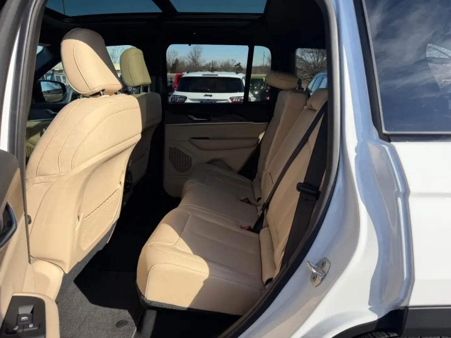 2025 /Wicker Beige/Black Leather Jeep Grand Cherokee Limited (1C4RJHBG1SC) with an 3.6L V6 24V VVT UPG I engine, 8A transmission, located at 970 Woodlawn Dr., Farmington, MO, 63640, (573) 431-7800, 37.825642, -90.468674 - ### Discover Your Next Adventure with the 2025 Jeep Grand Cherokee Limited at Pettus CDJR Farmington!<br /> <br /> Are you ready to embrace the thrill of the open road? Whether you're planning a family getaway, a weekend camping trip, or just looking for a reliable vehicle for your daily commute, th - Photo#9