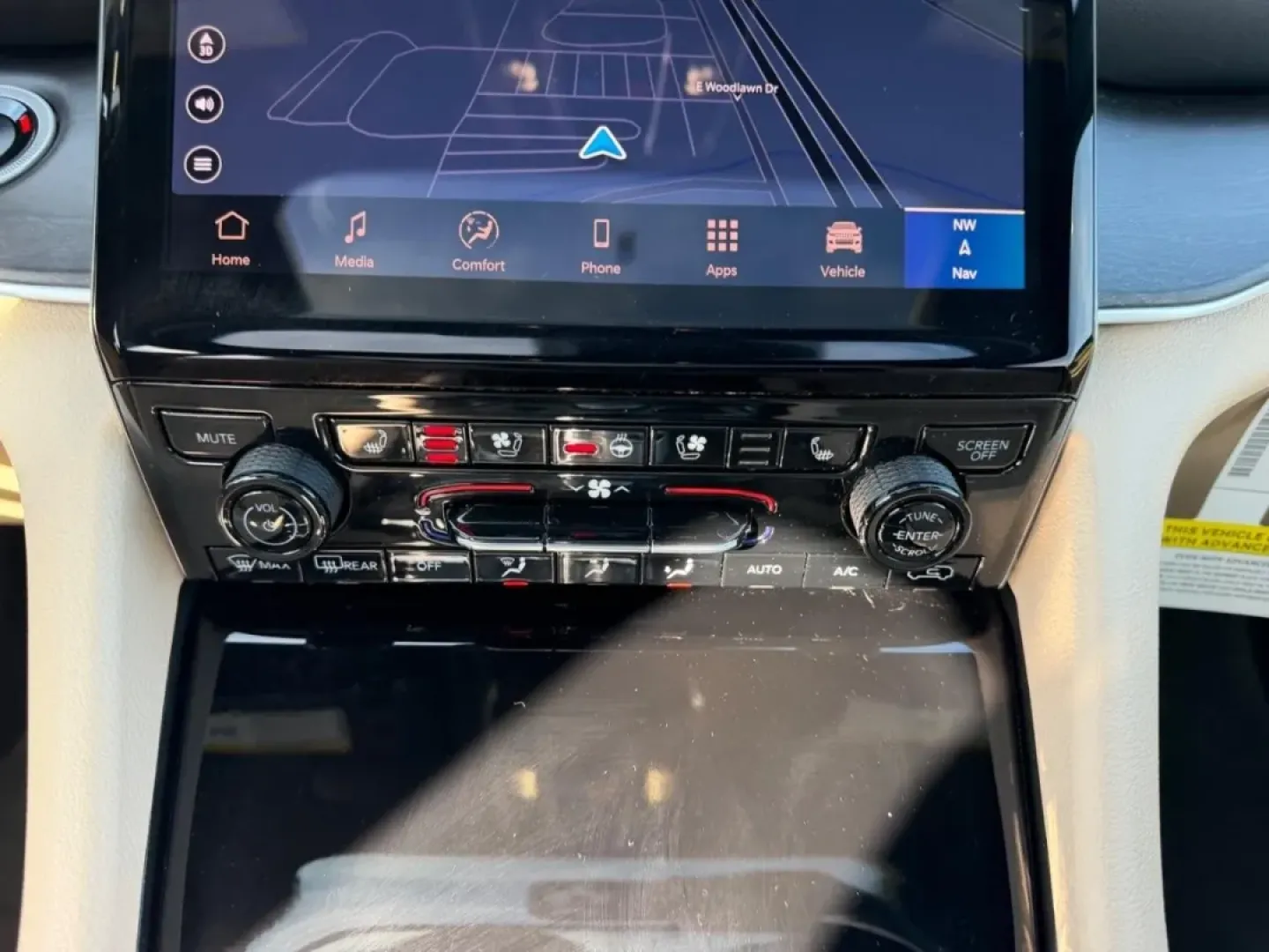 2025 /Wicker Beige/Black Leather Jeep Grand Cherokee Limited (1C4RJHBG1SC) with an 3.6L V6 24V VVT UPG I engine, 8A transmission, located at 970 Woodlawn Dr., Farmington, MO, 63640, (573) 431-7800, 37.825642, -90.468674 - ### Discover Your Next Adventure with the 2025 Jeep Grand Cherokee Limited at Pettus CDJR Farmington!<br /> <br /> Are you ready to embrace the thrill of the open road? Whether you're planning a family getaway, a weekend camping trip, or just looking for a reliable vehicle for your daily commute, th - Photo#16