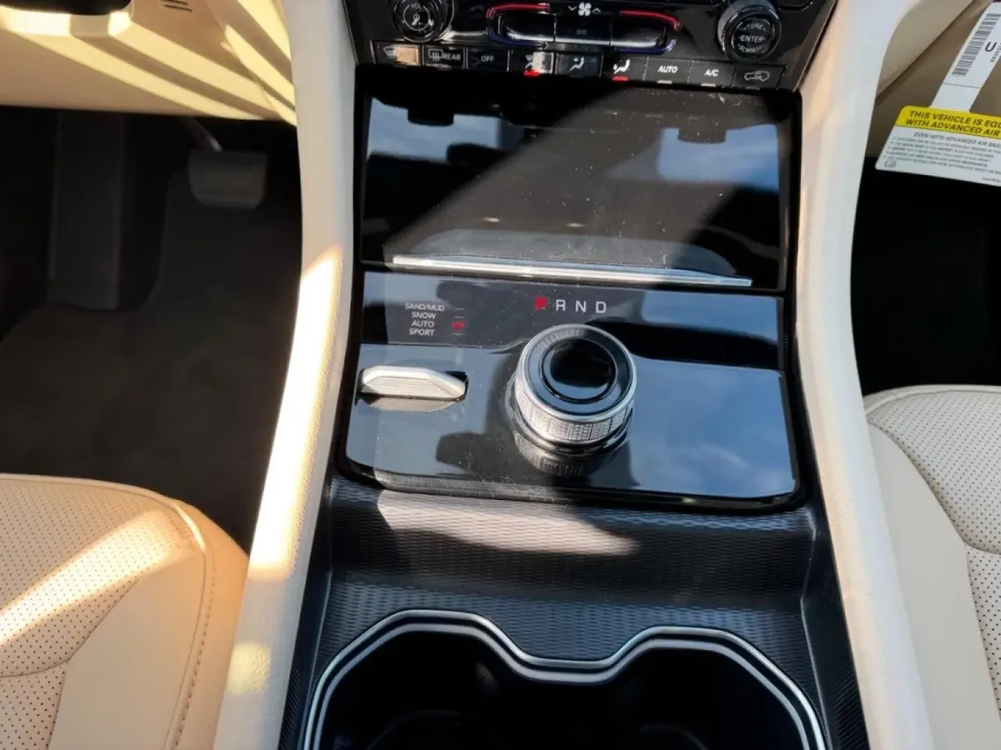 2025 /Wicker Beige/Black Leather Jeep Grand Cherokee Limited (1C4RJHBG1SC) with an 3.6L V6 24V VVT UPG I engine, 8A transmission, located at 970 Woodlawn Dr., Farmington, MO, 63640, (573) 431-7800, 37.825642, -90.468674 - ### Discover Your Next Adventure with the 2025 Jeep Grand Cherokee Limited at Pettus CDJR Farmington!<br /> <br /> Are you ready to embrace the thrill of the open road? Whether you're planning a family getaway, a weekend camping trip, or just looking for a reliable vehicle for your daily commute, th - Photo#17