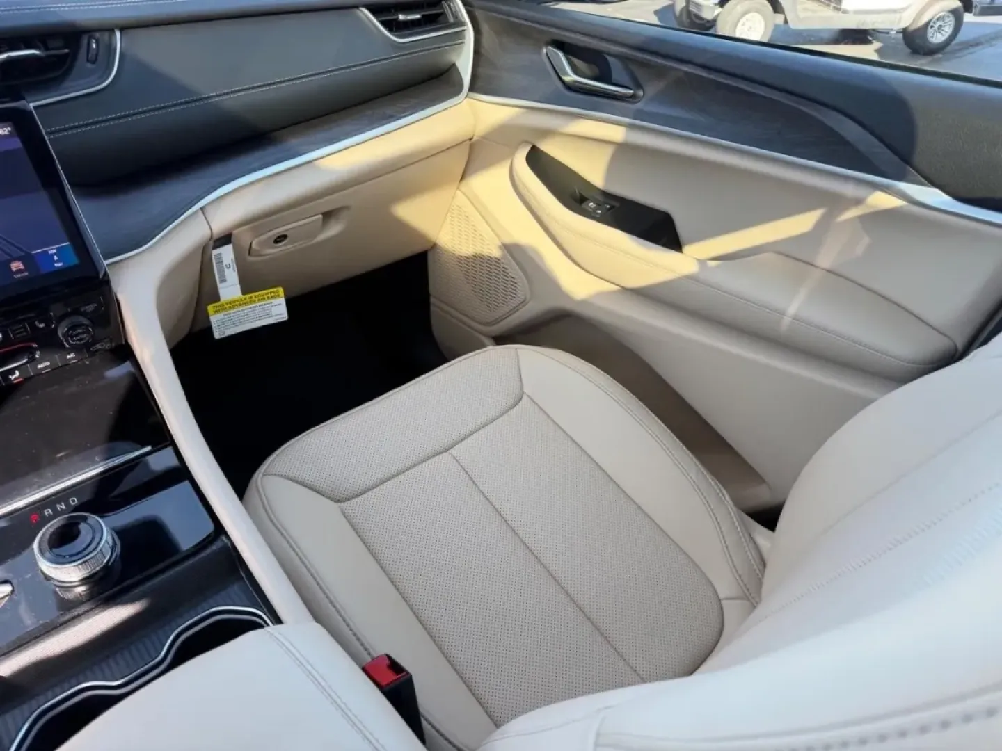 2025 /Wicker Beige/Black Leather Jeep Grand Cherokee Limited (1C4RJHBG1SC) with an 3.6L V6 24V VVT UPG I engine, 8A transmission, located at 970 Woodlawn Dr., Farmington, MO, 63640, (573) 431-7800, 37.825642, -90.468674 - ### Discover Your Next Adventure with the 2025 Jeep Grand Cherokee Limited at Pettus CDJR Farmington!<br /> <br /> Are you ready to embrace the thrill of the open road? Whether you're planning a family getaway, a weekend camping trip, or just looking for a reliable vehicle for your daily commute, th - Photo#18