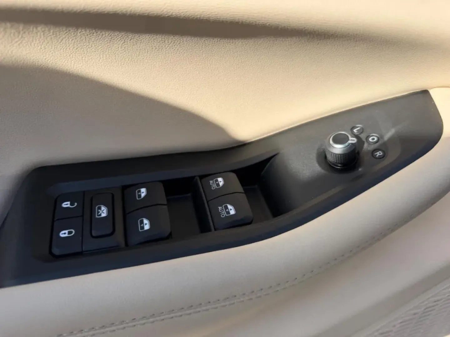 2025 /Wicker Beige/Black Leather Jeep Grand Cherokee Limited (1C4RJHBG1SC) with an 3.6L V6 24V VVT UPG I engine, 8A transmission, located at 970 Woodlawn Dr., Farmington, MO, 63640, (573) 431-7800, 37.825642, -90.468674 - ### Discover Your Next Adventure with the 2025 Jeep Grand Cherokee Limited at Pettus CDJR Farmington!<br /> <br /> Are you ready to embrace the thrill of the open road? Whether you're planning a family getaway, a weekend camping trip, or just looking for a reliable vehicle for your daily commute, th - Photo#19