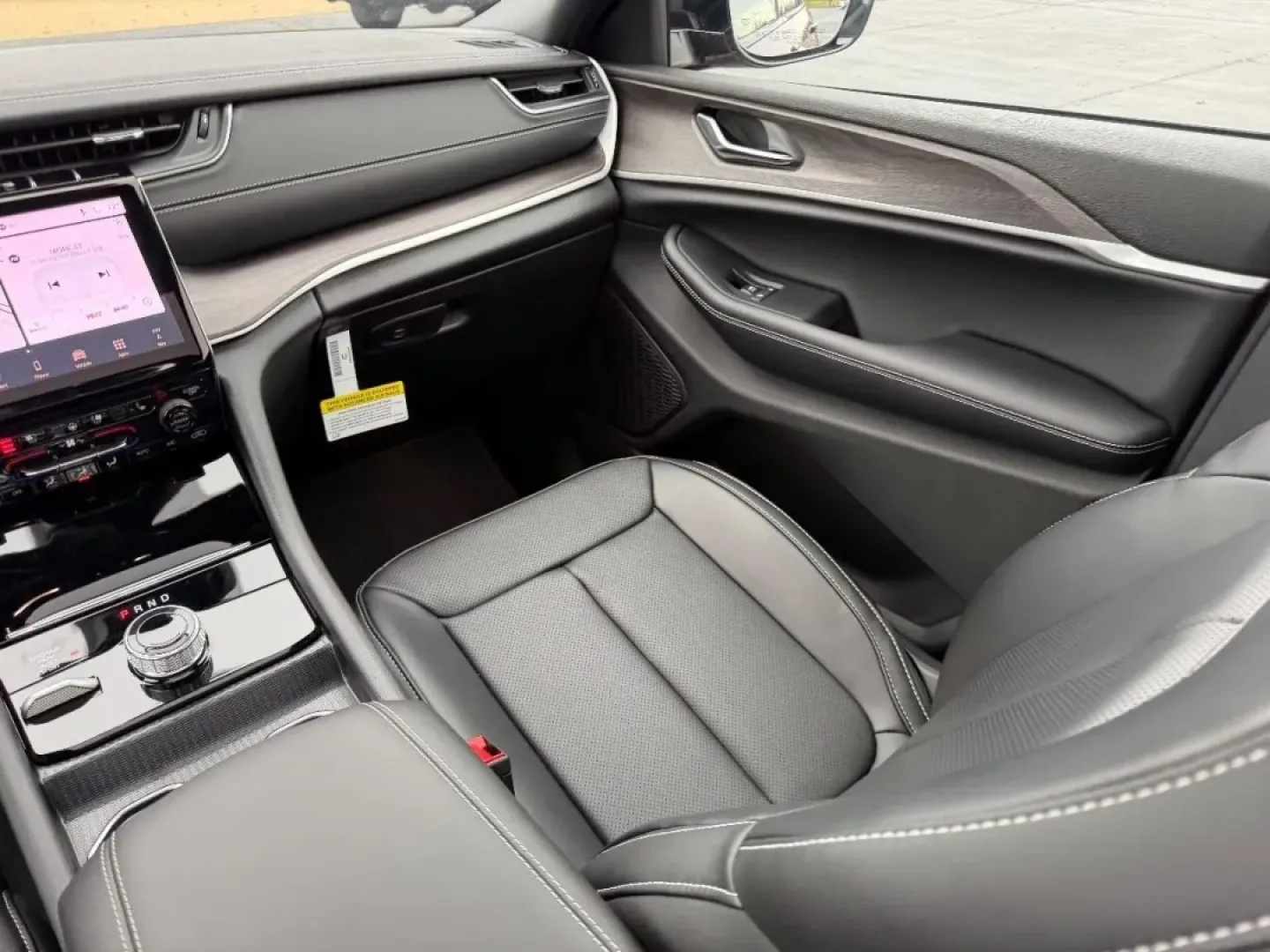 2025 /Global Black Leather Jeep Grand Cherokee Limited (1C4RJHBG6SC) with an 3.6L V6 24V VVT UPG I engine, located at 970 Woodlawn Dr., Farmington, MO, 63640, (573) 431-7800, 37.825642, -90.468674 - **Experience Adventure with the 2025 Jeep Grand Cherokee Limited at Pettus CDJR Farmington!**<br /> <br /> Are you ready to elevate your driving experience and embrace a lifestyle filled with adventure? Whether you're navigating the daily commute or planning your next weekend getaway, the 2025 Jeep - Photo#18