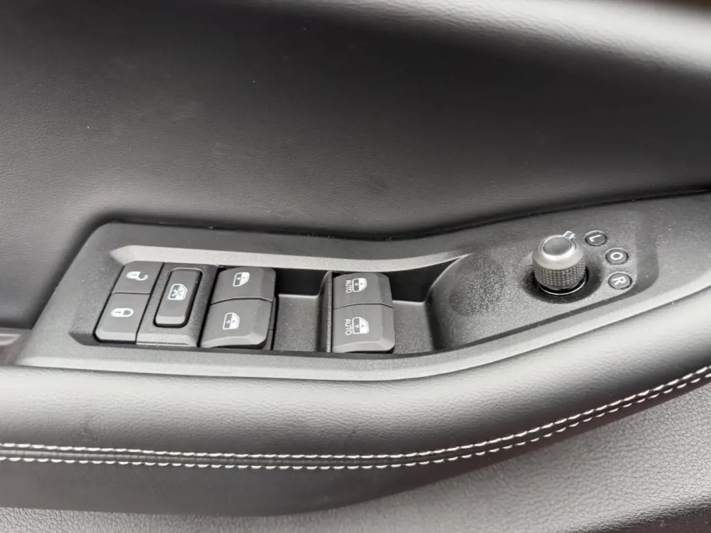 2025 /Global Black Leather Jeep Grand Cherokee Limited (1C4RJHBG6SC) with an 3.6L V6 24V VVT UPG I engine, located at 970 Woodlawn Dr., Farmington, MO, 63640, (573) 431-7800, 37.825642, -90.468674 - **Experience Adventure with the 2025 Jeep Grand Cherokee Limited at Pettus CDJR Farmington!**<br /> <br /> Are you ready to elevate your driving experience and embrace a lifestyle filled with adventure? Whether you're navigating the daily commute or planning your next weekend getaway, the 2025 Jeep - Photo#19