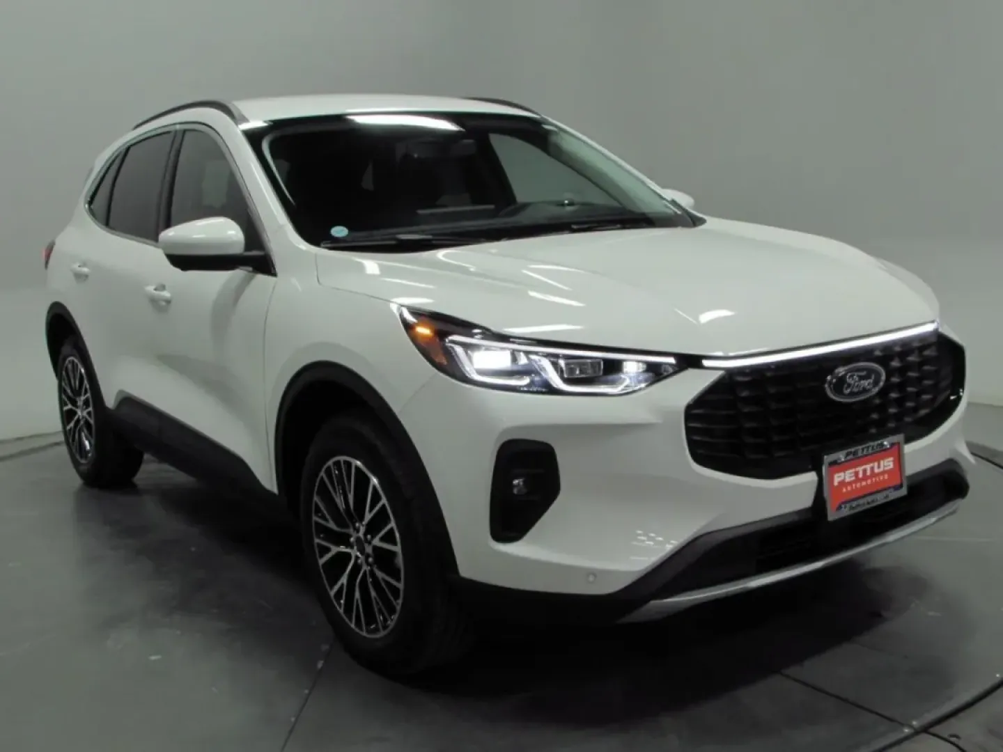 2025 /Ebony Ford Escape Base (1FMCU0E1XSU) with an 2.5L iVCT Atkinson Cycle I-4 Hybrid engine, Automatic transmission, located at 12836 Highway 21, De Soto, MO, 63020, (636) 337-7777, 38.151867, -90.575615 - **Unleash Your Adventures with the 2025 Ford Escape PHEV** <br /> <br /> Are you ready to elevate your lifestyle with a vehicle that effortlessly blends efficiency, style, and versatility? Look no further than the stunning 2025 Ford Escape PHEV, perfect for those who value sustainability without com - Photo#0