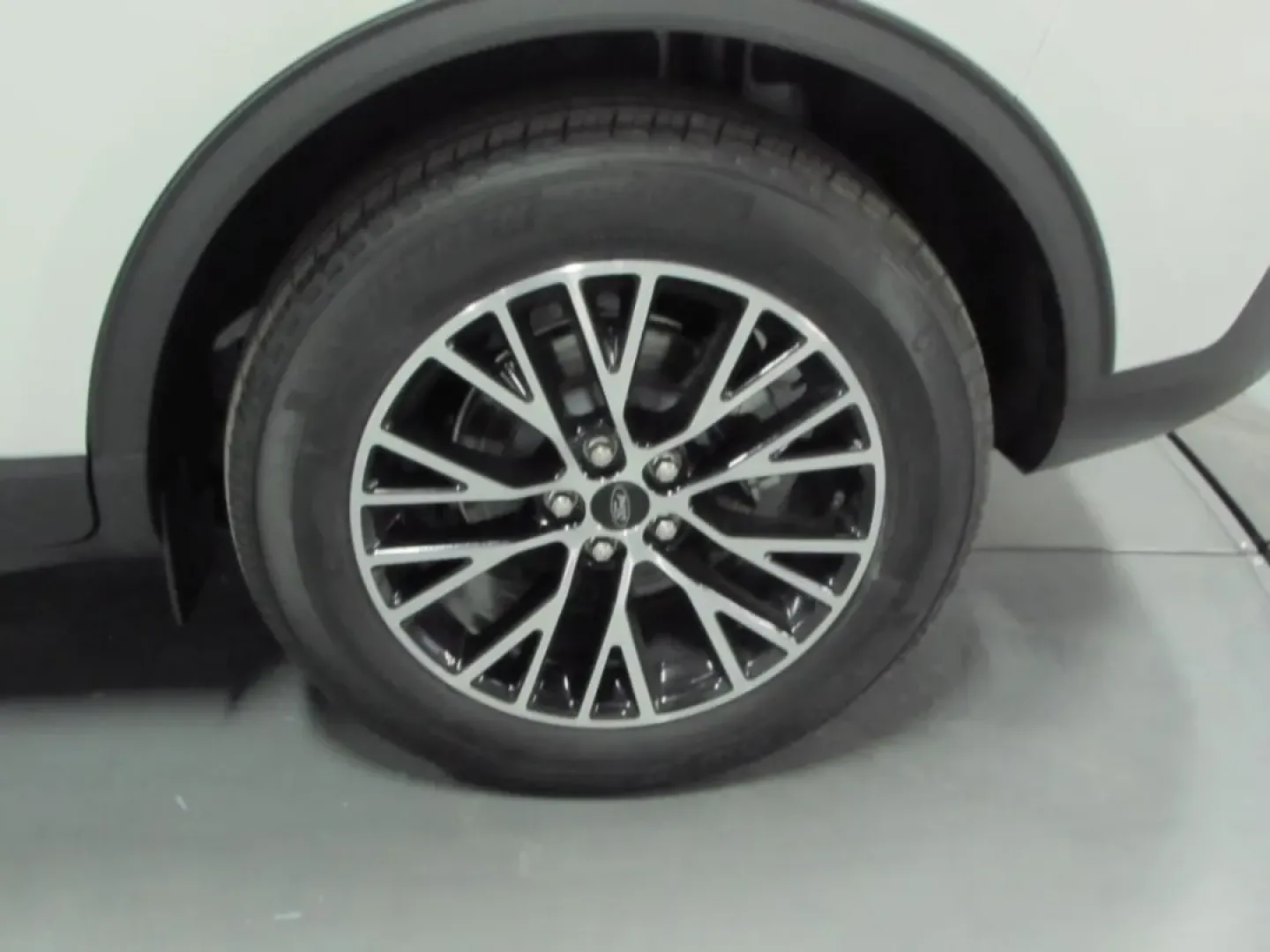 2025 /Ebony Ford Escape Base (1FMCU0E1XSU) with an 2.5L iVCT Atkinson Cycle I-4 Hybrid engine, Automatic transmission, located at 12836 Highway 21, De Soto, MO, 63020, (636) 337-7777, 38.151867, -90.575615 - **Unleash Your Adventures with the 2025 Ford Escape PHEV** <br /> <br /> Are you ready to elevate your lifestyle with a vehicle that effortlessly blends efficiency, style, and versatility? Look no further than the stunning 2025 Ford Escape PHEV, perfect for those who value sustainability without com - Photo#9