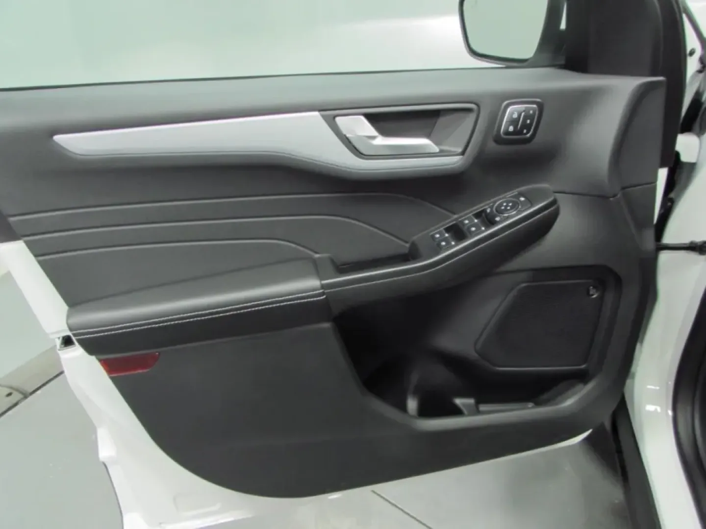 2025 /Ebony Ford Escape Base (1FMCU0E1XSU) with an 2.5L iVCT Atkinson Cycle I-4 Hybrid engine, Automatic transmission, located at 12836 Highway 21, De Soto, MO, 63020, (636) 337-7777, 38.151867, -90.575615 - **Unleash Your Adventures with the 2025 Ford Escape PHEV** <br /> <br /> Are you ready to elevate your lifestyle with a vehicle that effortlessly blends efficiency, style, and versatility? Look no further than the stunning 2025 Ford Escape PHEV, perfect for those who value sustainability without com - Photo#12