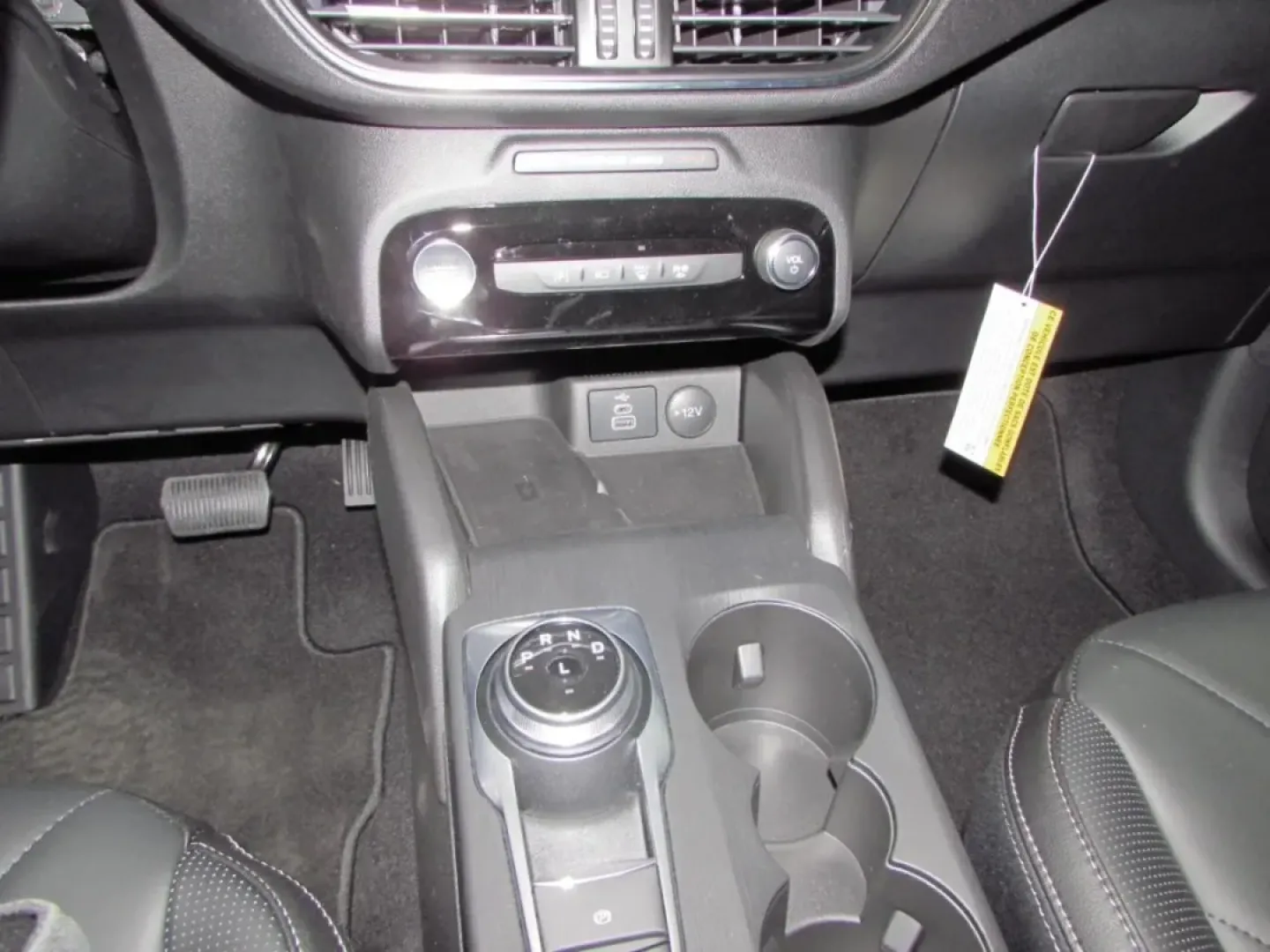 2025 /Ebony Ford Escape Base (1FMCU0E1XSU) with an 2.5L iVCT Atkinson Cycle I-4 Hybrid engine, Automatic transmission, located at 12836 Highway 21, De Soto, MO, 63020, (636) 337-7777, 38.151867, -90.575615 - **Unleash Your Adventures with the 2025 Ford Escape PHEV** <br /> <br /> Are you ready to elevate your lifestyle with a vehicle that effortlessly blends efficiency, style, and versatility? Look no further than the stunning 2025 Ford Escape PHEV, perfect for those who value sustainability without com - Photo#21