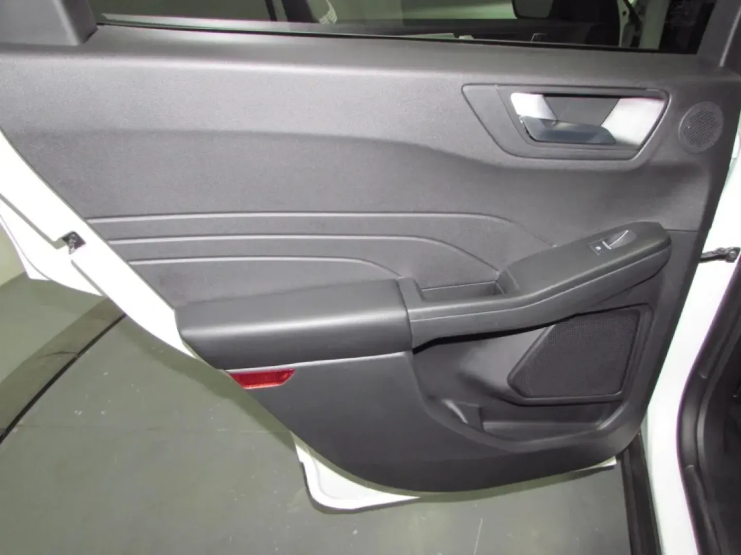 2025 /Ebony Ford Escape Base (1FMCU0E1XSU) with an 2.5L iVCT Atkinson Cycle I-4 Hybrid engine, Automatic transmission, located at 12836 Highway 21, De Soto, MO, 63020, (636) 337-7777, 38.151867, -90.575615 - **Unleash Your Adventures with the 2025 Ford Escape PHEV** <br /> <br /> Are you ready to elevate your lifestyle with a vehicle that effortlessly blends efficiency, style, and versatility? Look no further than the stunning 2025 Ford Escape PHEV, perfect for those who value sustainability without com - Photo#24