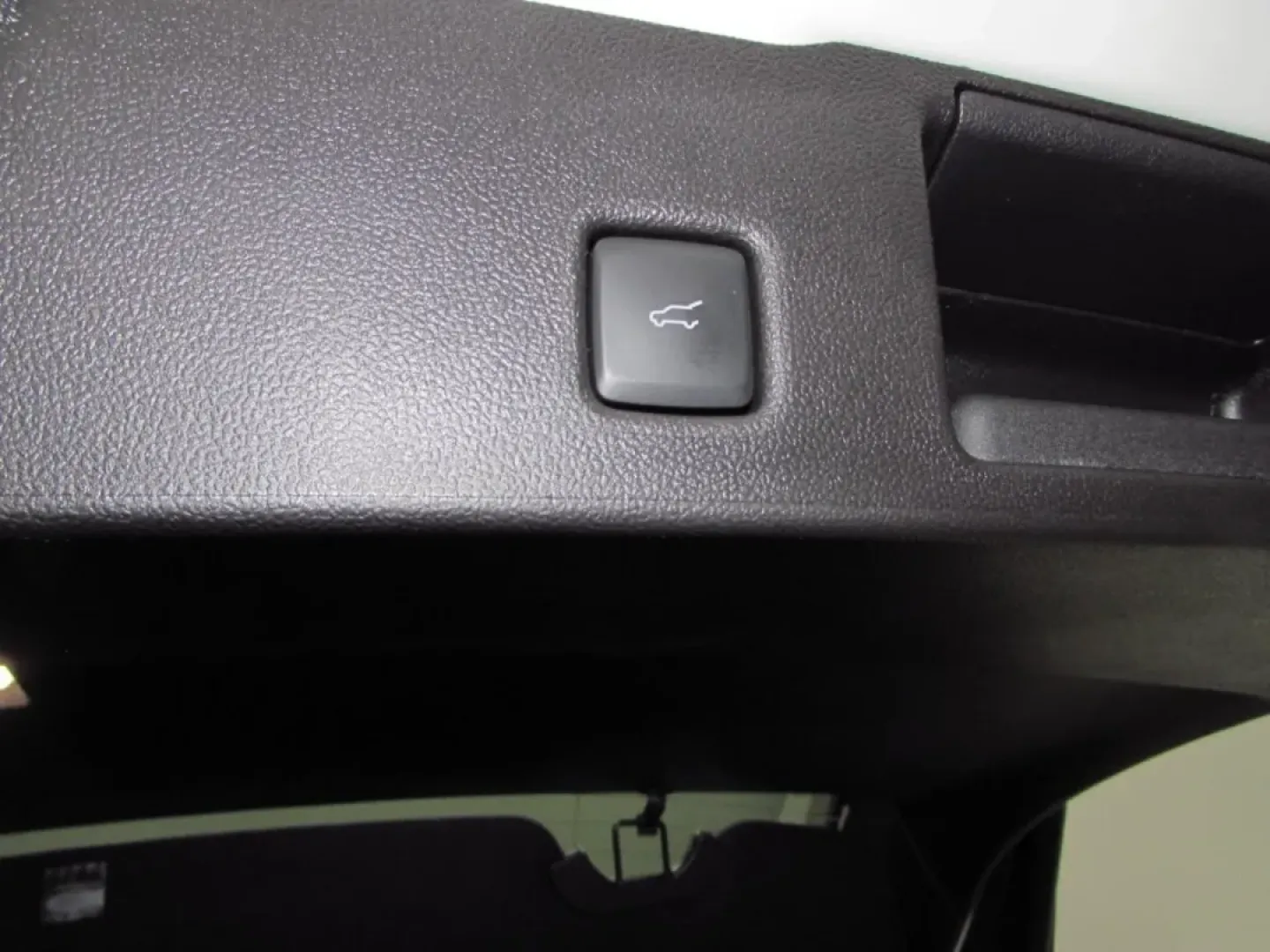 2025 /Ebony Ford Escape Base (1FMCU0E1XSU) with an 2.5L iVCT Atkinson Cycle I-4 Hybrid engine, Automatic transmission, located at 12836 Highway 21, De Soto, MO, 63020, (636) 337-7777, 38.151867, -90.575615 - **Unleash Your Adventures with the 2025 Ford Escape PHEV** <br /> <br /> Are you ready to elevate your lifestyle with a vehicle that effortlessly blends efficiency, style, and versatility? Look no further than the stunning 2025 Ford Escape PHEV, perfect for those who value sustainability without com - Photo#28