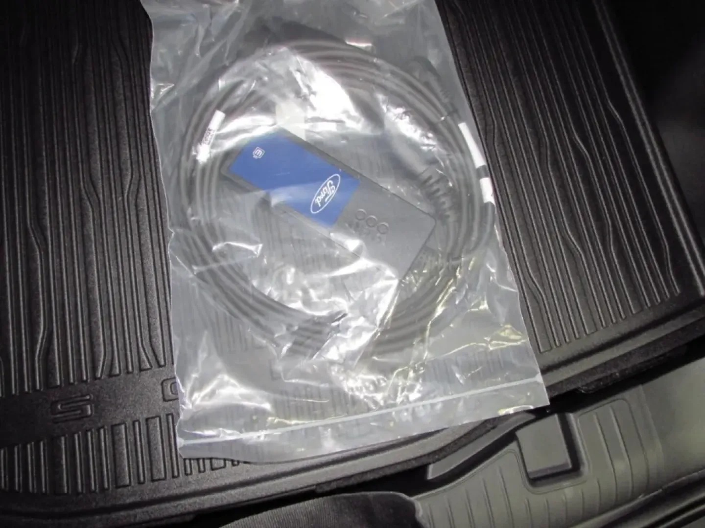 2025 /Ebony Ford Escape Base (1FMCU0E1XSU) with an 2.5L iVCT Atkinson Cycle I-4 Hybrid engine, Automatic transmission, located at 12836 Highway 21, De Soto, MO, 63020, (636) 337-7777, 38.151867, -90.575615 - **Unleash Your Adventures with the 2025 Ford Escape PHEV** <br /> <br /> Are you ready to elevate your lifestyle with a vehicle that effortlessly blends efficiency, style, and versatility? Look no further than the stunning 2025 Ford Escape PHEV, perfect for those who value sustainability without com - Photo#29