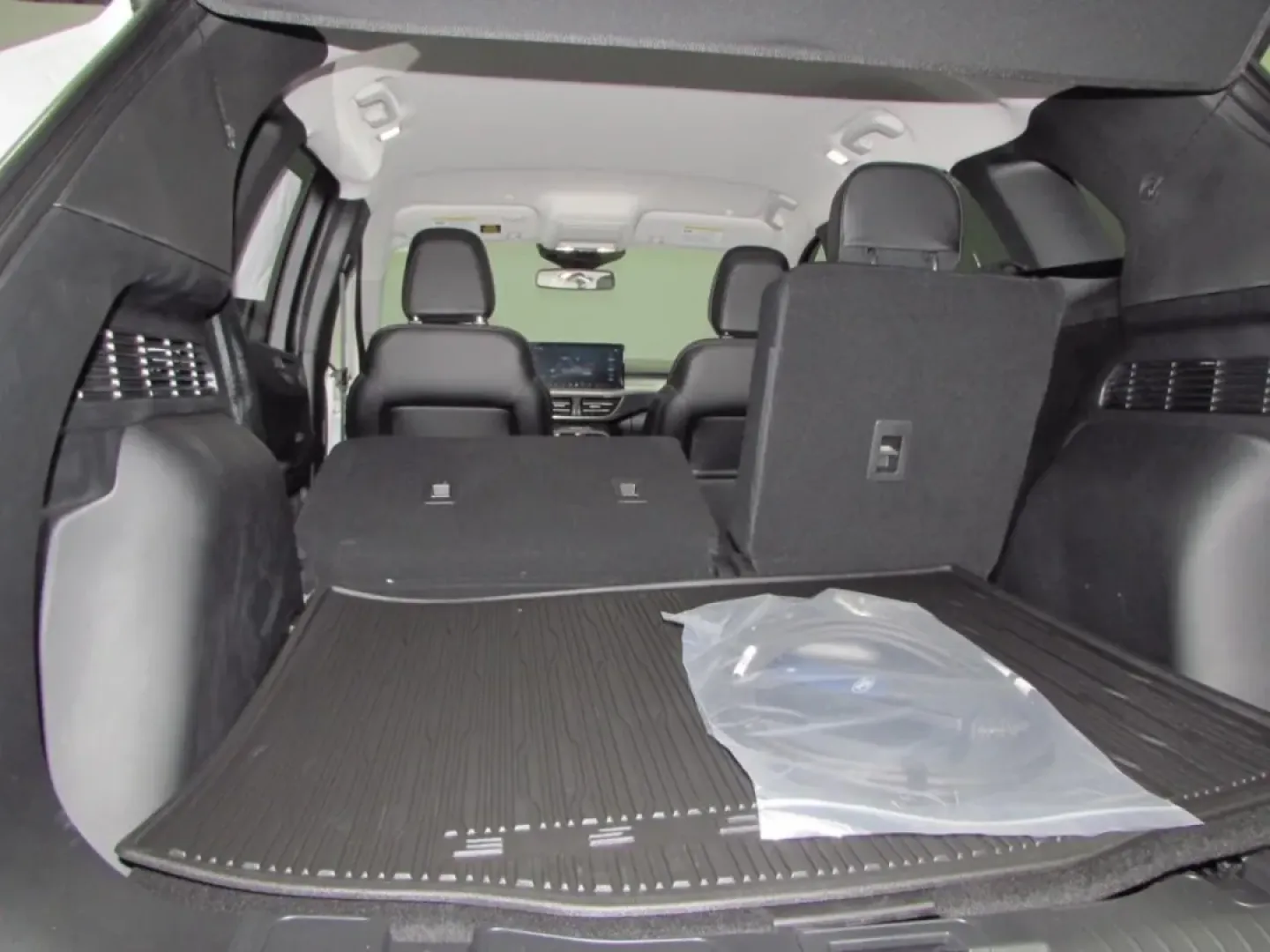 2025 /Ebony Ford Escape Base (1FMCU0E1XSU) with an 2.5L iVCT Atkinson Cycle I-4 Hybrid engine, Automatic transmission, located at 12836 Highway 21, De Soto, MO, 63020, (636) 337-7777, 38.151867, -90.575615 - **Unleash Your Adventures with the 2025 Ford Escape PHEV** <br /> <br /> Are you ready to elevate your lifestyle with a vehicle that effortlessly blends efficiency, style, and versatility? Look no further than the stunning 2025 Ford Escape PHEV, perfect for those who value sustainability without com - Photo#30