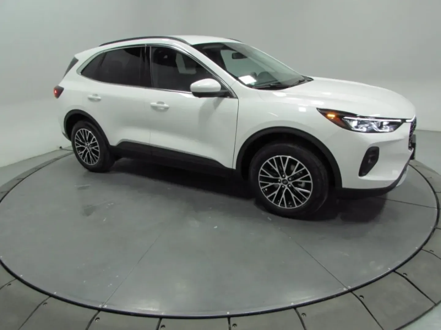 2025 /Ebony Ford Escape Base (1FMCU0E1XSU) with an 2.5L iVCT Atkinson Cycle I-4 Hybrid engine, Automatic transmission, located at 12836 Highway 21, De Soto, MO, 63020, (636) 337-7777, 38.151867, -90.575615 - **Unleash Your Adventures with the 2025 Ford Escape PHEV** <br /> <br /> Are you ready to elevate your lifestyle with a vehicle that effortlessly blends efficiency, style, and versatility? Look no further than the stunning 2025 Ford Escape PHEV, perfect for those who value sustainability without com - Photo#3