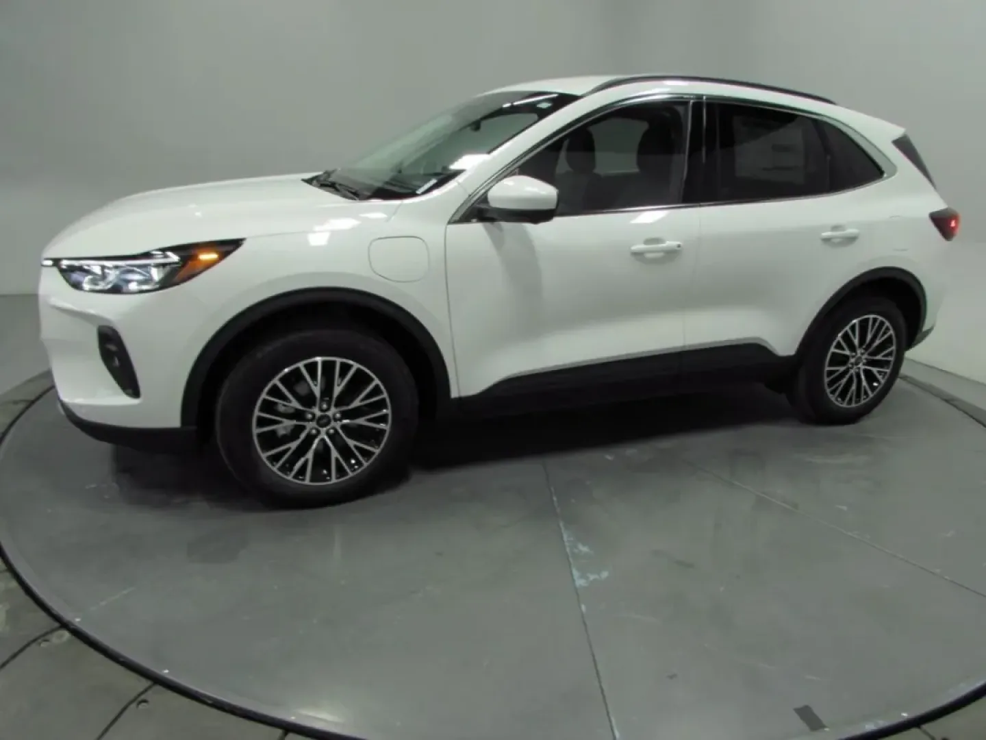 2025 /Ebony Ford Escape Base (1FMCU0E1XSU) with an 2.5L iVCT Atkinson Cycle I-4 Hybrid engine, Automatic transmission, located at 12836 Highway 21, De Soto, MO, 63020, (636) 337-7777, 38.151867, -90.575615 - **Unleash Your Adventures with the 2025 Ford Escape PHEV** <br /> <br /> Are you ready to elevate your lifestyle with a vehicle that effortlessly blends efficiency, style, and versatility? Look no further than the stunning 2025 Ford Escape PHEV, perfect for those who value sustainability without com - Photo#4