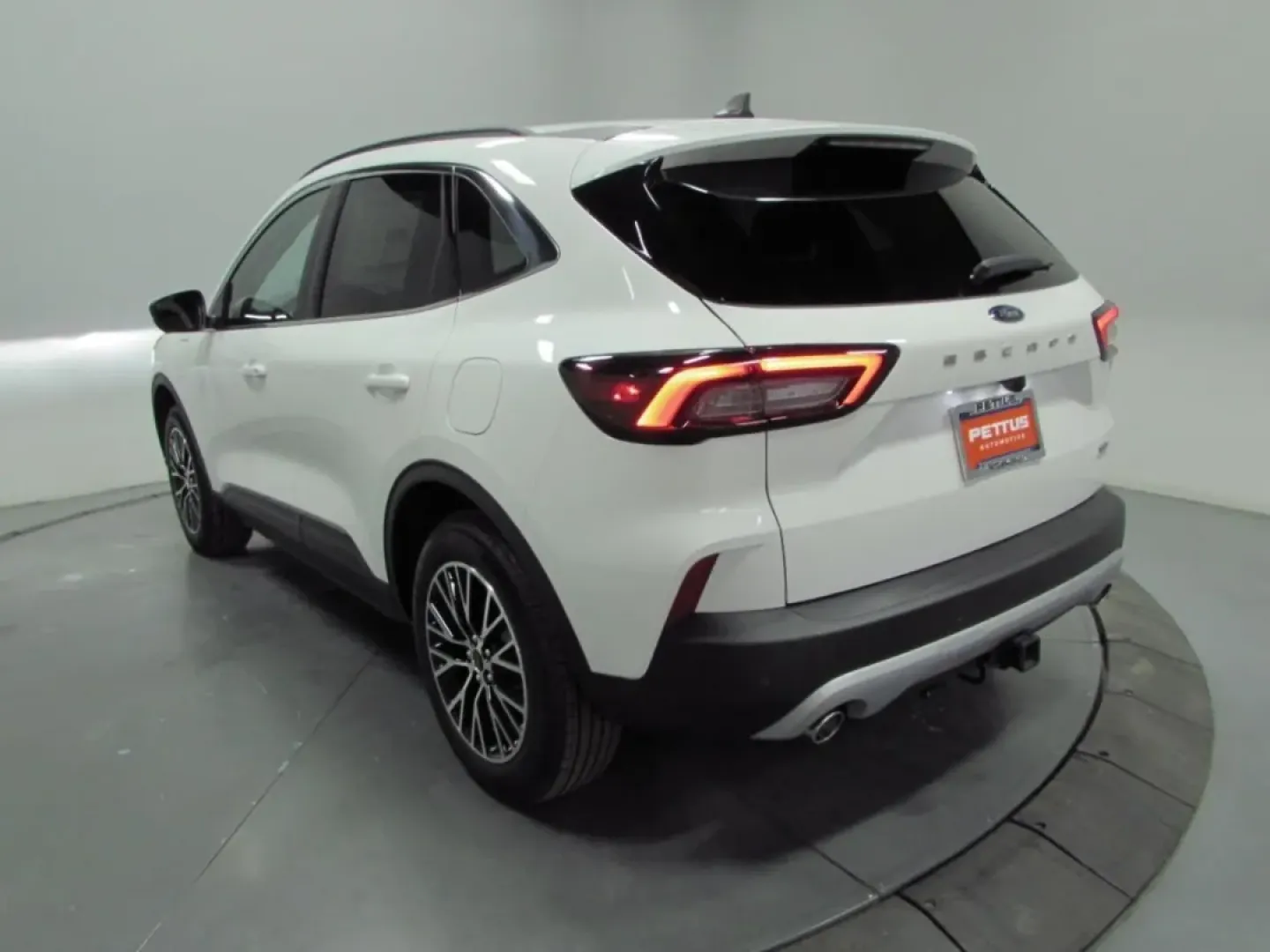 2025 /Ebony Ford Escape Base (1FMCU0E1XSU) with an 2.5L iVCT Atkinson Cycle I-4 Hybrid engine, Automatic transmission, located at 12836 Highway 21, De Soto, MO, 63020, (636) 337-7777, 38.151867, -90.575615 - **Unleash Your Adventures with the 2025 Ford Escape PHEV** <br /> <br /> Are you ready to elevate your lifestyle with a vehicle that effortlessly blends efficiency, style, and versatility? Look no further than the stunning 2025 Ford Escape PHEV, perfect for those who value sustainability without com - Photo#5