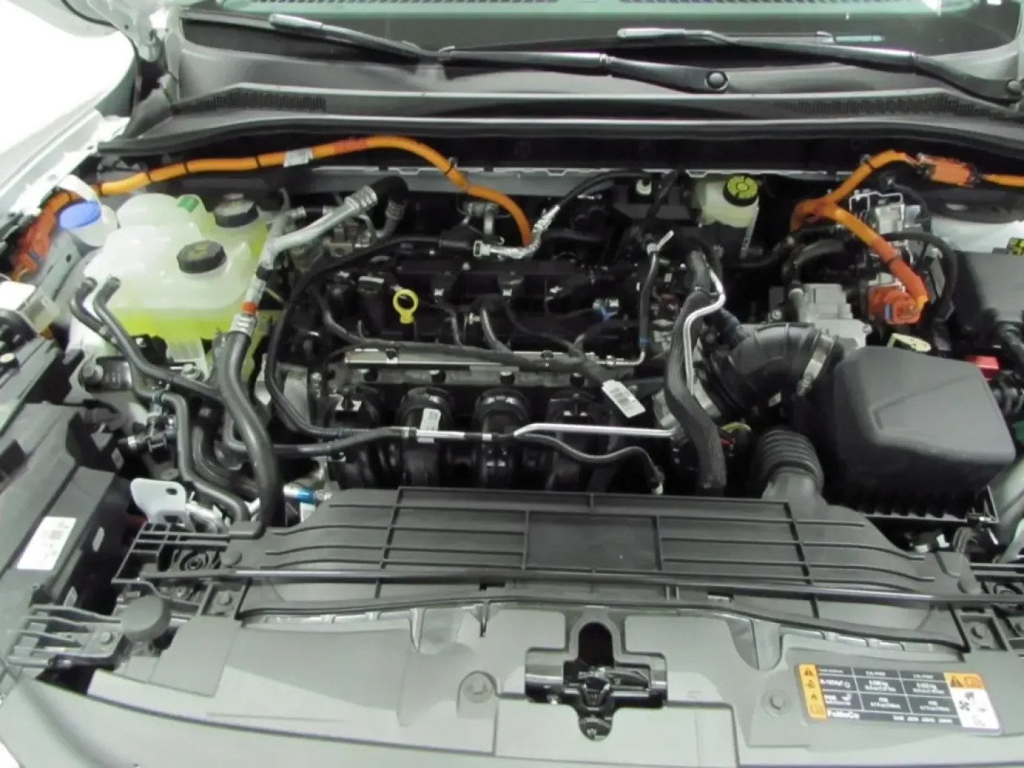 2025 /Ebony Ford Escape Base (1FMCU0E1XSU) with an 2.5L iVCT Atkinson Cycle I-4 Hybrid engine, Automatic transmission, located at 12836 Highway 21, De Soto, MO, 63020, (636) 337-7777, 38.151867, -90.575615 - **Unleash Your Adventures with the 2025 Ford Escape PHEV** <br /> <br /> Are you ready to elevate your lifestyle with a vehicle that effortlessly blends efficiency, style, and versatility? Look no further than the stunning 2025 Ford Escape PHEV, perfect for those who value sustainability without com - Photo#8