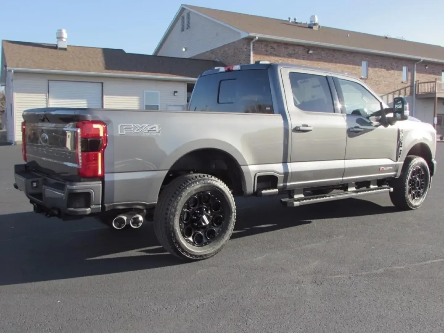 2026 /Black Onyx Ford F-350SD Lariat (1FT8W3BM7TE) with an 6.7L engine, located at 12836 Highway 21, De Soto, MO, 63020, (636) 337-7777, 38.151867, -90.575615 - Are you ready to elevate your lifestyle and tackle your toughest adventures? Look no further than this striking 2026 Ford Super Duty F-350 SRW, available now at Pettus Ford De Soto! Perfect for weekend warriors, busy professionals, and growing families alike, this robust truck is designed to deliver - Photo#6