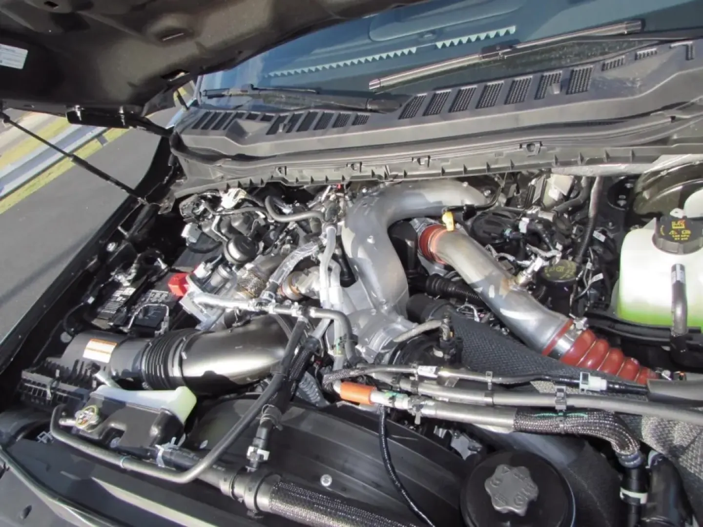 2026 /Black Onyx Ford F-350SD Lariat (1FT8W3BM7TE) with an 6.7L engine, located at 12836 Highway 21, De Soto, MO, 63020, (636) 337-7777, 38.151867, -90.575615 - Are you ready to elevate your lifestyle and tackle your toughest adventures? Look no further than this striking 2026 Ford Super Duty F-350 SRW, available now at Pettus Ford De Soto! Perfect for weekend warriors, busy professionals, and growing families alike, this robust truck is designed to deliver - Photo#8