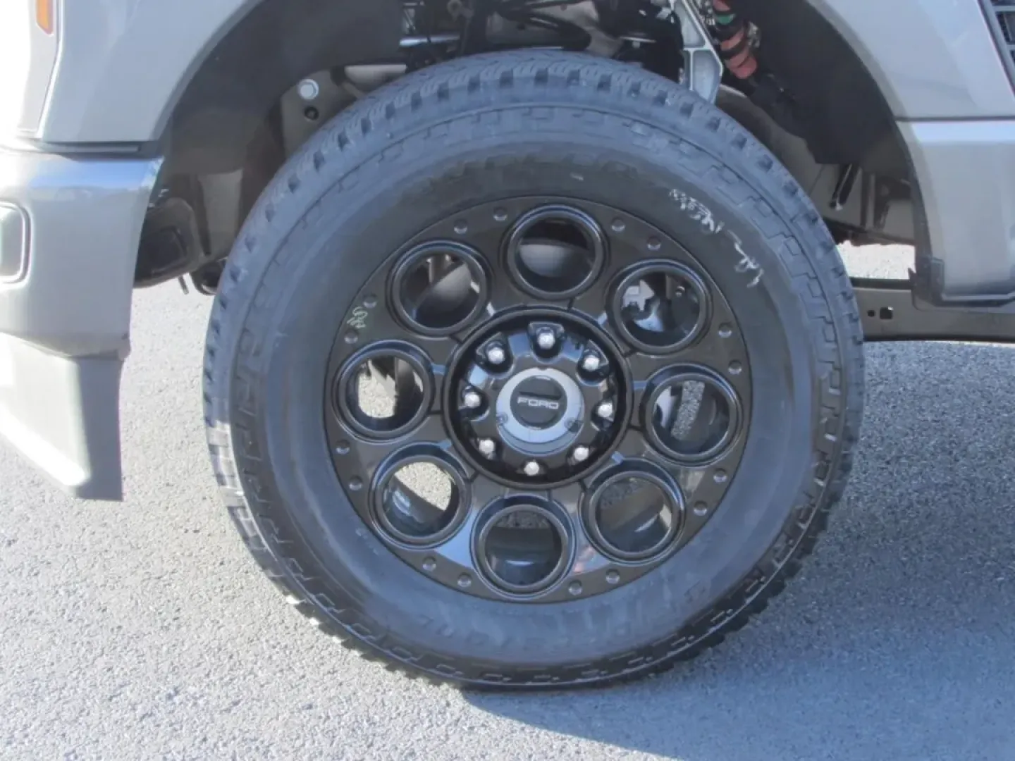 2026 /Black Onyx Ford F-350SD Lariat (1FT8W3BM7TE) with an 6.7L engine, located at 12836 Highway 21, De Soto, MO, 63020, (636) 337-7777, 38.151867, -90.575615 - Are you ready to elevate your lifestyle and tackle your toughest adventures? Look no further than this striking 2026 Ford Super Duty F-350 SRW, available now at Pettus Ford De Soto! Perfect for weekend warriors, busy professionals, and growing families alike, this robust truck is designed to deliver - Photo#10