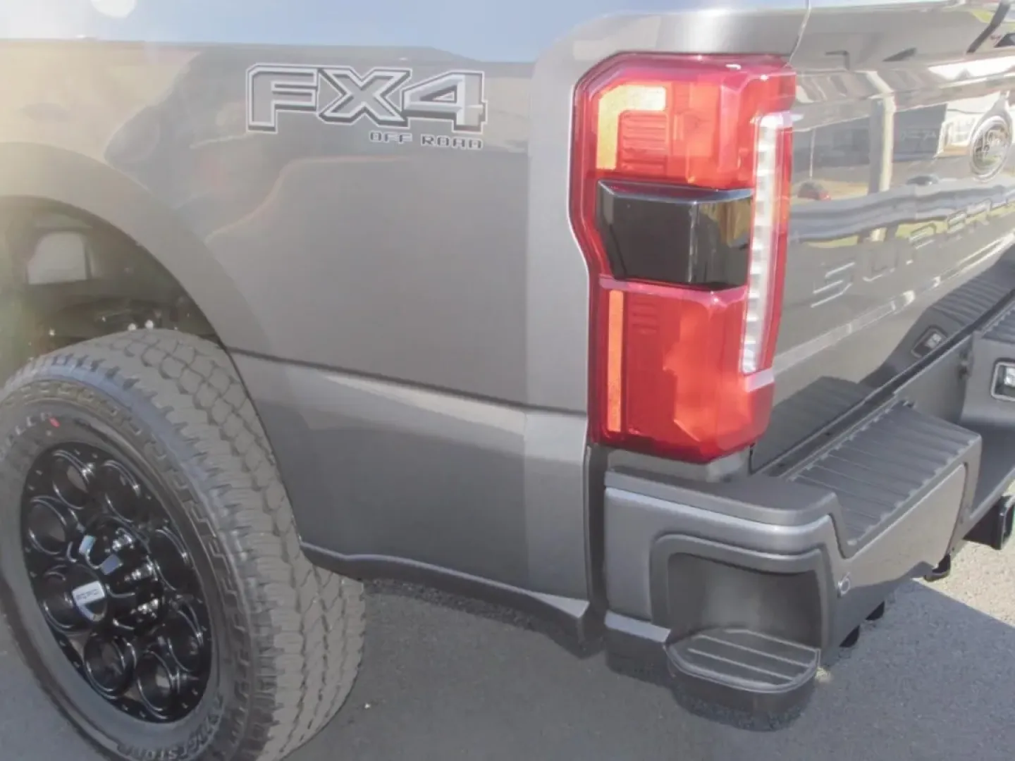 2026 /Black Onyx Ford F-350SD Lariat (1FT8W3BM7TE) with an 6.7L engine, located at 12836 Highway 21, De Soto, MO, 63020, (636) 337-7777, 38.151867, -90.575615 - Are you ready to elevate your lifestyle and tackle your toughest adventures? Look no further than this striking 2026 Ford Super Duty F-350 SRW, available now at Pettus Ford De Soto! Perfect for weekend warriors, busy professionals, and growing families alike, this robust truck is designed to deliver - Photo#12