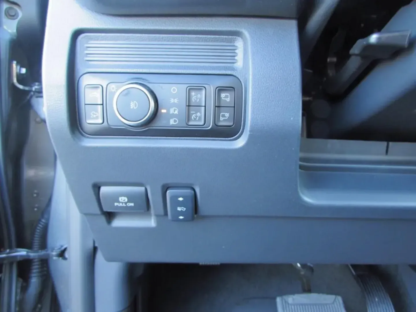 2026 /Black Onyx Ford F-350SD Lariat (1FT8W3BM7TE) with an 6.7L engine, located at 12836 Highway 21, De Soto, MO, 63020, (636) 337-7777, 38.151867, -90.575615 - Are you ready to elevate your lifestyle and tackle your toughest adventures? Look no further than this striking 2026 Ford Super Duty F-350 SRW, available now at Pettus Ford De Soto! Perfect for weekend warriors, busy professionals, and growing families alike, this robust truck is designed to deliver - Photo#19