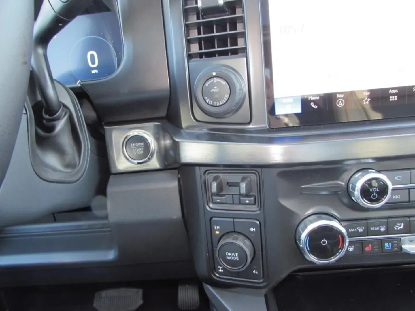 2026 /Black Onyx Ford F-350SD Lariat (1FT8W3BM7TE) with an 6.7L engine, located at 12836 Highway 21, De Soto, MO, 63020, (636) 337-7777, 38.151867, -90.575615 - Are you ready to elevate your lifestyle and tackle your toughest adventures? Look no further than this striking 2026 Ford Super Duty F-350 SRW, available now at Pettus Ford De Soto! Perfect for weekend warriors, busy professionals, and growing families alike, this robust truck is designed to deliver - Photo#25