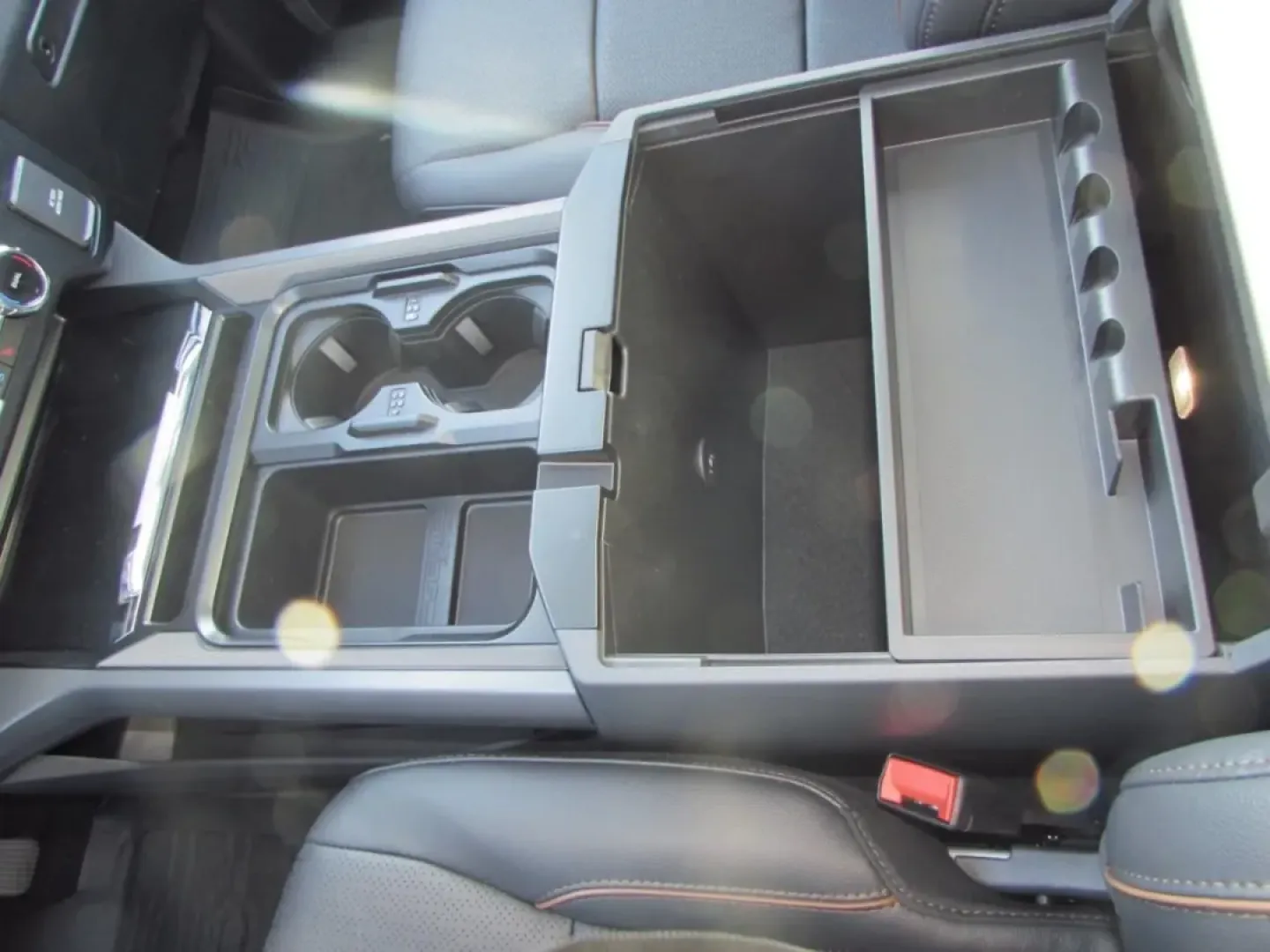 2026 /Black Onyx Ford F-350SD Lariat (1FT8W3BM7TE) with an 6.7L engine, located at 12836 Highway 21, De Soto, MO, 63020, (636) 337-7777, 38.151867, -90.575615 - Are you ready to elevate your lifestyle and tackle your toughest adventures? Look no further than this striking 2026 Ford Super Duty F-350 SRW, available now at Pettus Ford De Soto! Perfect for weekend warriors, busy professionals, and growing families alike, this robust truck is designed to deliver - Photo#28