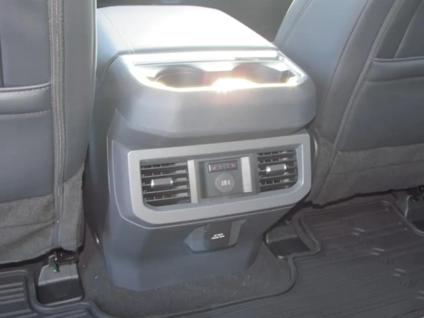 2026 /Black Onyx Ford F-350SD Lariat (1FT8W3BM7TE) with an 6.7L engine, located at 12836 Highway 21, De Soto, MO, 63020, (636) 337-7777, 38.151867, -90.575615 - Are you ready to elevate your lifestyle and tackle your toughest adventures? Look no further than this striking 2026 Ford Super Duty F-350 SRW, available now at Pettus Ford De Soto! Perfect for weekend warriors, busy professionals, and growing families alike, this robust truck is designed to deliver - Photo#32