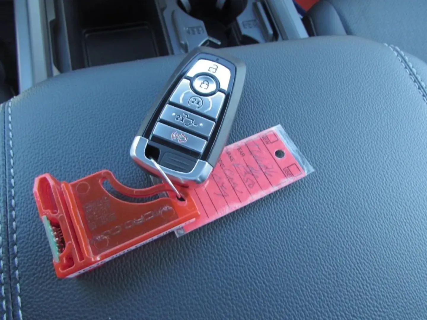 2026 /Black Onyx Ford F-350SD Lariat (1FT8W3BM7TE) with an 6.7L engine, located at 12836 Highway 21, De Soto, MO, 63020, (636) 337-7777, 38.151867, -90.575615 - Are you ready to elevate your lifestyle and tackle your toughest adventures? Look no further than this striking 2026 Ford Super Duty F-350 SRW, available now at Pettus Ford De Soto! Perfect for weekend warriors, busy professionals, and growing families alike, this robust truck is designed to deliver - Photo#35