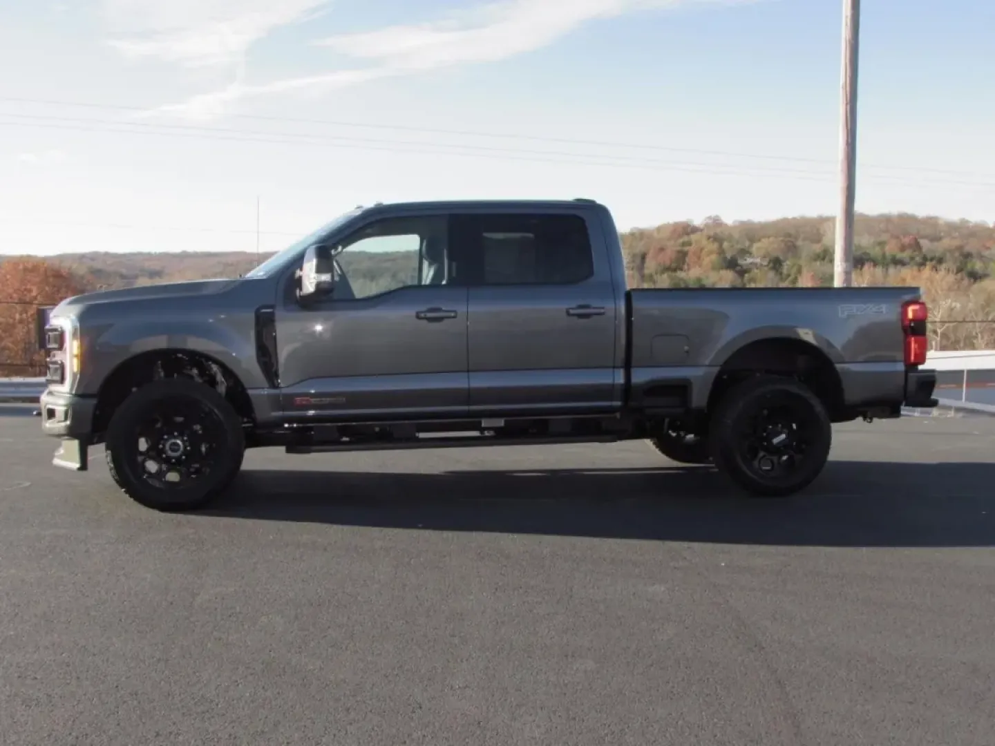 2026 /Black Onyx Ford F-350SD Lariat (1FT8W3BM7TE) with an 6.7L engine, located at 12836 Highway 21, De Soto, MO, 63020, (636) 337-7777, 38.151867, -90.575615 - Are you ready to elevate your lifestyle and tackle your toughest adventures? Look no further than this striking 2026 Ford Super Duty F-350 SRW, available now at Pettus Ford De Soto! Perfect for weekend warriors, busy professionals, and growing families alike, this robust truck is designed to deliver - Photo#3