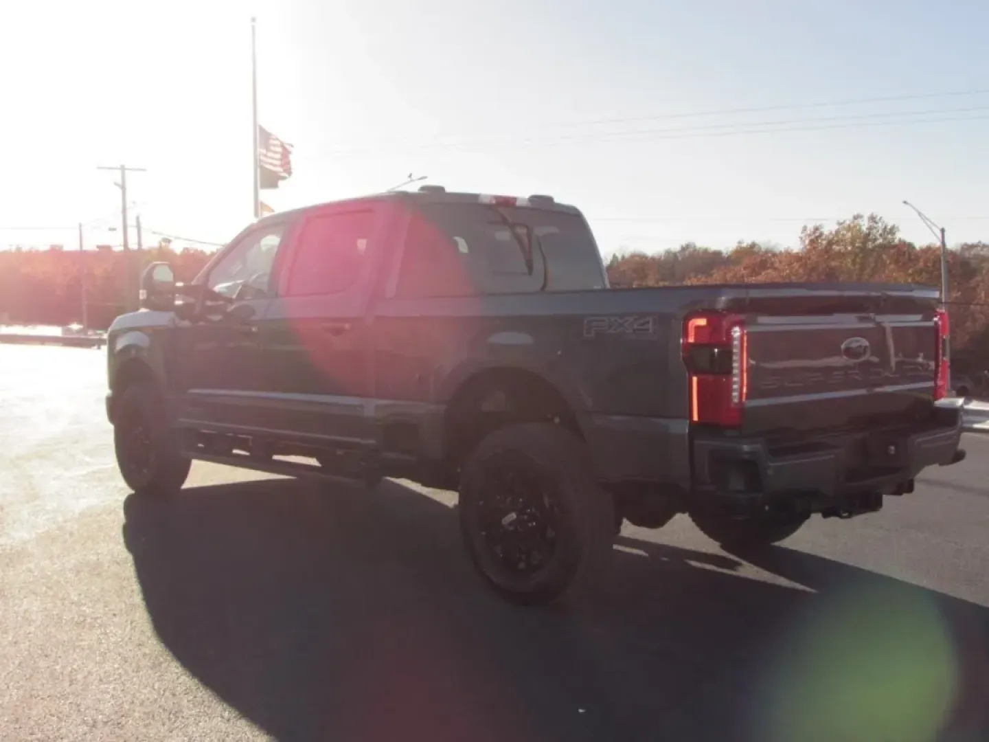 2026 /Black Onyx Ford F-350SD Lariat (1FT8W3BM7TE) with an 6.7L engine, located at 12836 Highway 21, De Soto, MO, 63020, (636) 337-7777, 38.151867, -90.575615 - Are you ready to elevate your lifestyle and tackle your toughest adventures? Look no further than this striking 2026 Ford Super Duty F-350 SRW, available now at Pettus Ford De Soto! Perfect for weekend warriors, busy professionals, and growing families alike, this robust truck is designed to deliver - Photo#4