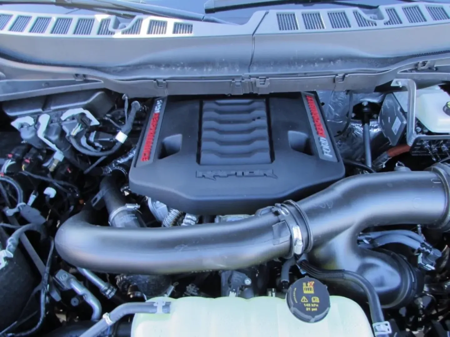 2025 /Black Ford F-150 Raptor (1FTFW1RG4SF) with an 3.5L V6 EcoBoost High Output engine, Automatic transmission, located at 12836 Highway 21, De Soto, MO, 63020, (636) 337-7777, 38.151867, -90.575615 - Are you ready to elevate your weekend adventures or tackle those tough commutes in style and power? Look no further than the exceptional 2025 Ford F-150 Raptor available at Pettus Ford De Soto. This rugged yet refined truck is the ultimate companion for anyone who craves both capability and comfort. - Photo#8