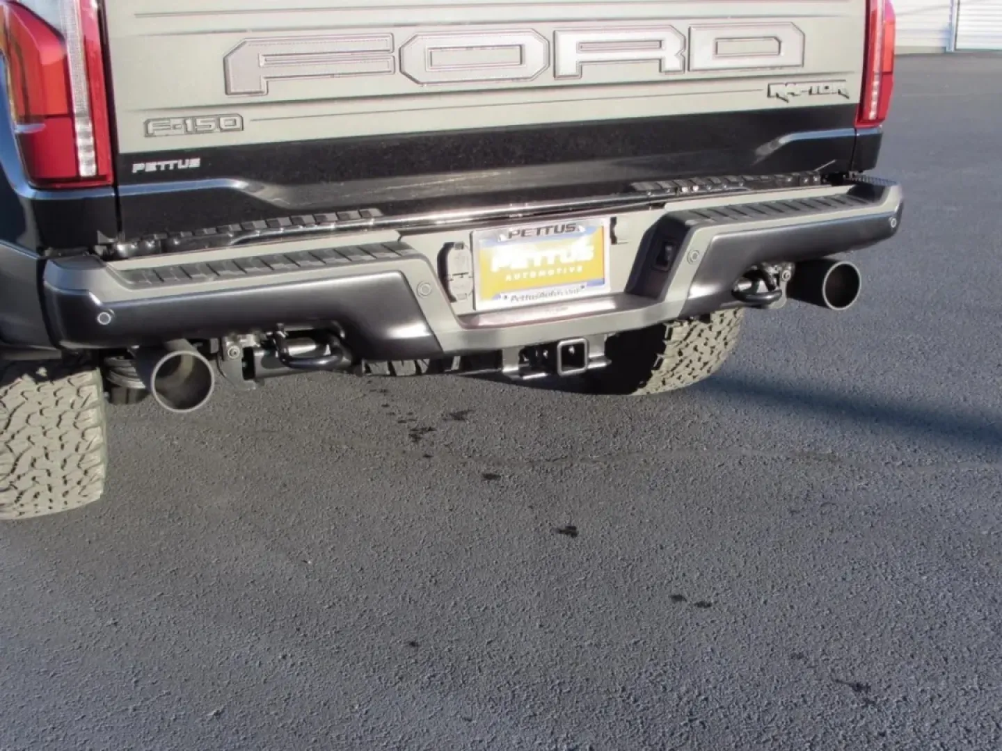 2025 /Black Ford F-150 Raptor (1FTFW1RG4SF) with an 3.5L V6 EcoBoost High Output engine, Automatic transmission, located at 12836 Highway 21, De Soto, MO, 63020, (636) 337-7777, 38.151867, -90.575615 - Are you ready to elevate your weekend adventures or tackle those tough commutes in style and power? Look no further than the exceptional 2025 Ford F-150 Raptor available at Pettus Ford De Soto. This rugged yet refined truck is the ultimate companion for anyone who craves both capability and comfort. - Photo#10