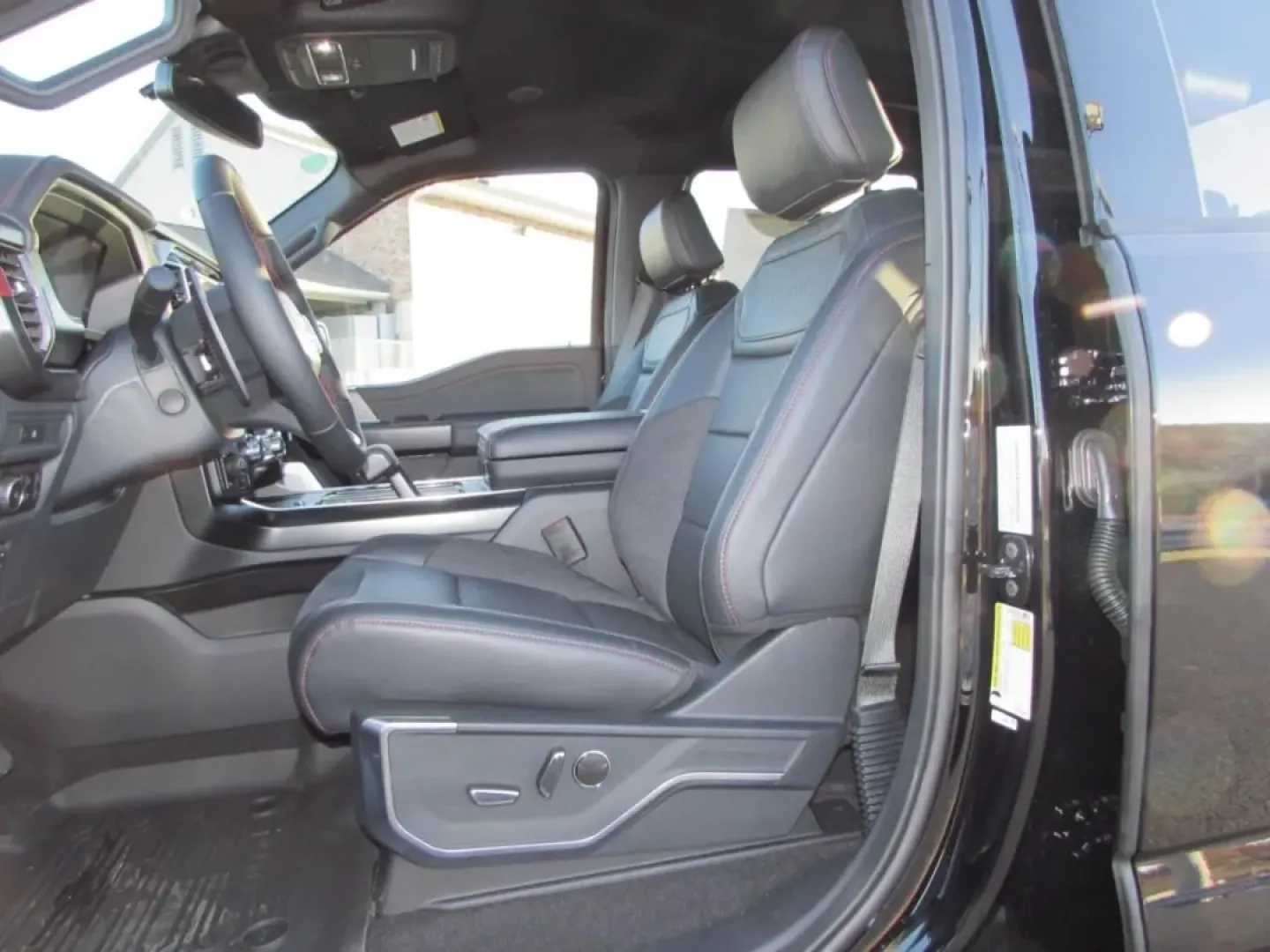 2025 /Black Ford F-150 Raptor (1FTFW1RG4SF) with an 3.5L V6 EcoBoost High Output engine, Automatic transmission, located at 12836 Highway 21, De Soto, MO, 63020, (636) 337-7777, 38.151867, -90.575615 - Are you ready to elevate your weekend adventures or tackle those tough commutes in style and power? Look no further than the exceptional 2025 Ford F-150 Raptor available at Pettus Ford De Soto. This rugged yet refined truck is the ultimate companion for anyone who craves both capability and comfort. - Photo#15