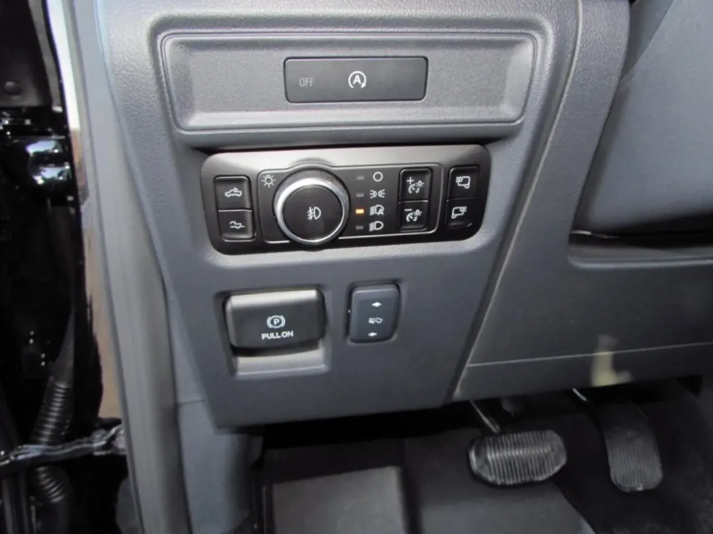 2025 /Black Ford F-150 Raptor (1FTFW1RG4SF) with an 3.5L V6 EcoBoost High Output engine, Automatic transmission, located at 12836 Highway 21, De Soto, MO, 63020, (636) 337-7777, 38.151867, -90.575615 - Are you ready to elevate your weekend adventures or tackle those tough commutes in style and power? Look no further than the exceptional 2025 Ford F-150 Raptor available at Pettus Ford De Soto. This rugged yet refined truck is the ultimate companion for anyone who craves both capability and comfort. - Photo#16