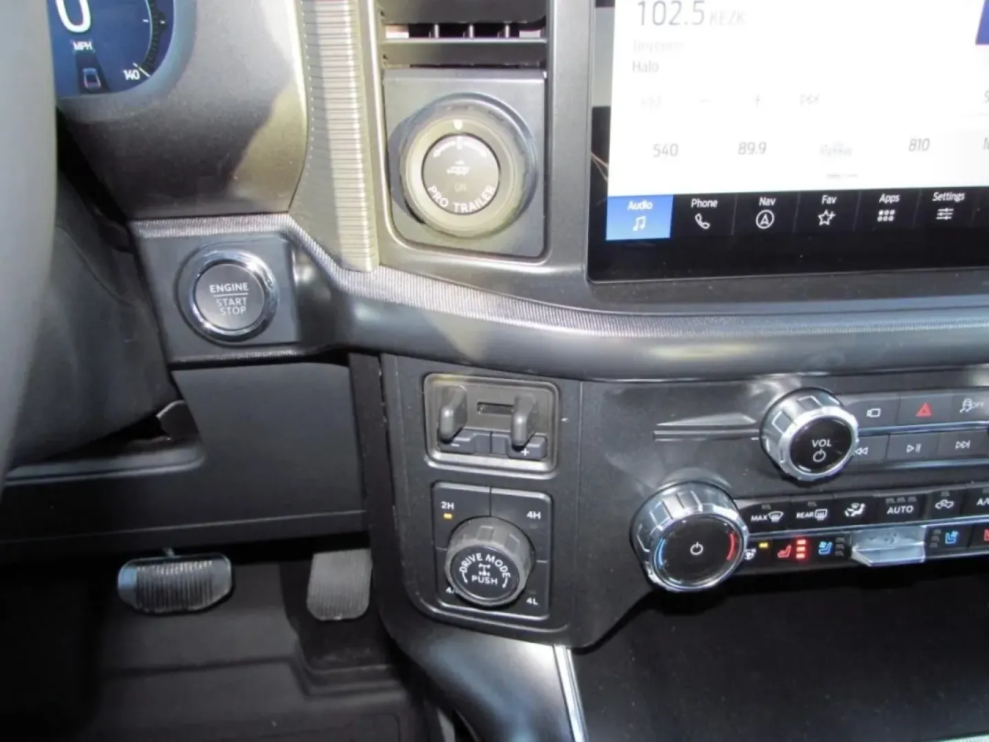 2025 /Black Ford F-150 Raptor (1FTFW1RG4SF) with an 3.5L V6 EcoBoost High Output engine, Automatic transmission, located at 12836 Highway 21, De Soto, MO, 63020, (636) 337-7777, 38.151867, -90.575615 - Are you ready to elevate your weekend adventures or tackle those tough commutes in style and power? Look no further than the exceptional 2025 Ford F-150 Raptor available at Pettus Ford De Soto. This rugged yet refined truck is the ultimate companion for anyone who craves both capability and comfort. - Photo#23