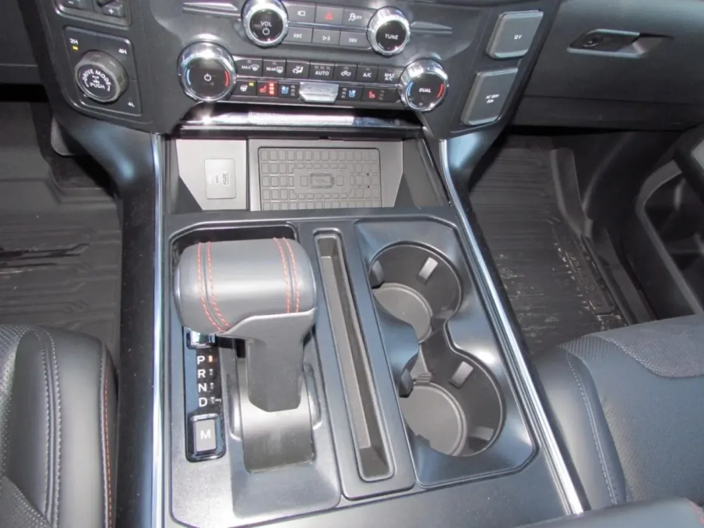 2025 /Black Ford F-150 Raptor (1FTFW1RG4SF) with an 3.5L V6 EcoBoost High Output engine, Automatic transmission, located at 12836 Highway 21, De Soto, MO, 63020, (636) 337-7777, 38.151867, -90.575615 - Are you ready to elevate your weekend adventures or tackle those tough commutes in style and power? Look no further than the exceptional 2025 Ford F-150 Raptor available at Pettus Ford De Soto. This rugged yet refined truck is the ultimate companion for anyone who craves both capability and comfort. - Photo#25