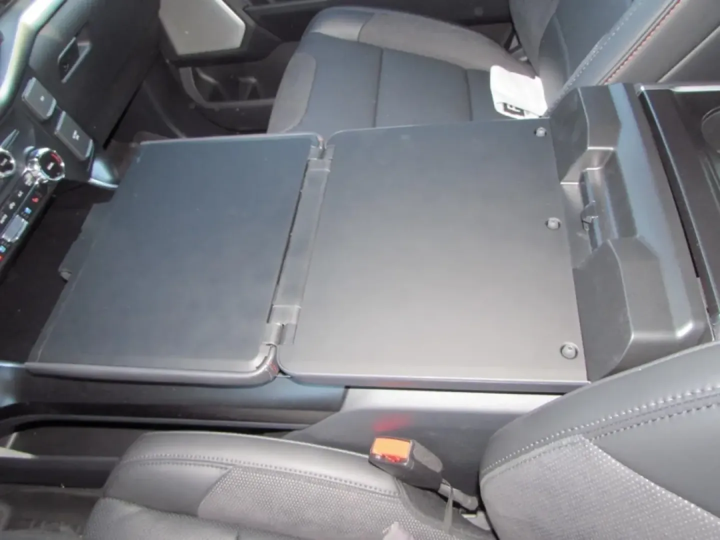 2025 /Black Ford F-150 Raptor (1FTFW1RG4SF) with an 3.5L V6 EcoBoost High Output engine, Automatic transmission, located at 12836 Highway 21, De Soto, MO, 63020, (636) 337-7777, 38.151867, -90.575615 - Are you ready to elevate your weekend adventures or tackle those tough commutes in style and power? Look no further than the exceptional 2025 Ford F-150 Raptor available at Pettus Ford De Soto. This rugged yet refined truck is the ultimate companion for anyone who craves both capability and comfort. - Photo#26