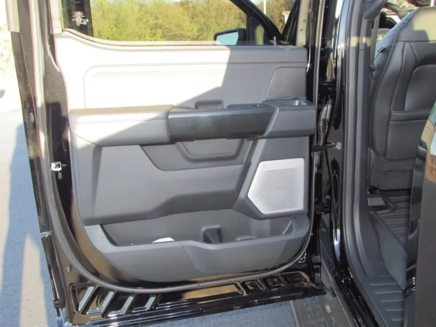 2025 /Black Ford F-150 Raptor (1FTFW1RG4SF) with an 3.5L V6 EcoBoost High Output engine, Automatic transmission, located at 12836 Highway 21, De Soto, MO, 63020, (636) 337-7777, 38.151867, -90.575615 - Are you ready to elevate your weekend adventures or tackle those tough commutes in style and power? Look no further than the exceptional 2025 Ford F-150 Raptor available at Pettus Ford De Soto. This rugged yet refined truck is the ultimate companion for anyone who craves both capability and comfort. - Photo#28