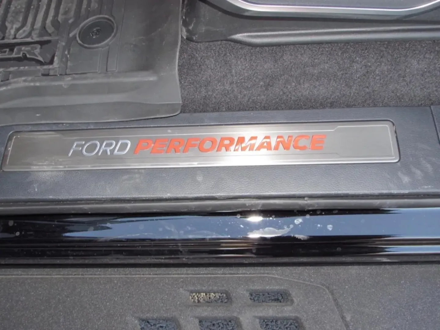 2025 /Black Ford F-150 Raptor (1FTFW1RG4SF) with an 3.5L V6 EcoBoost High Output engine, Automatic transmission, located at 12836 Highway 21, De Soto, MO, 63020, (636) 337-7777, 38.151867, -90.575615 - Are you ready to elevate your weekend adventures or tackle those tough commutes in style and power? Look no further than the exceptional 2025 Ford F-150 Raptor available at Pettus Ford De Soto. This rugged yet refined truck is the ultimate companion for anyone who craves both capability and comfort. - Photo#32