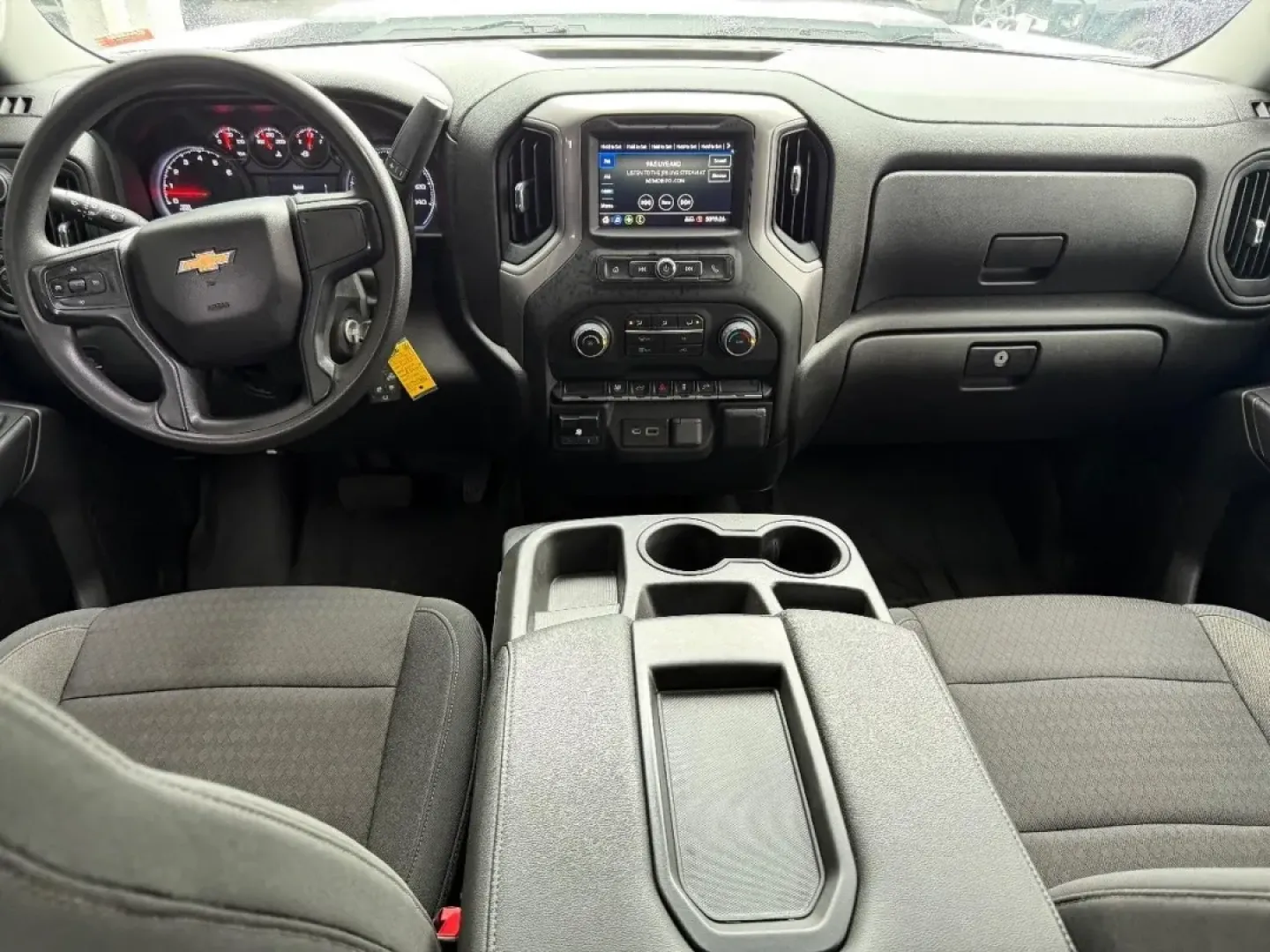 2022 /Jet Black Cloth Chevrolet Silverado 2500HD Custom (2GC4YME70N1) with an 6.6L V8 engine, located at 141 Commercial Dr, Fredericktown, MO, 63645, (573) 783-6432, 37.570087, -90.320648 - Are you ready to elevate your adventures and transform your daily commutes? Introducing the 2022 Chevrolet Silverado 2500HD, a robust truck designed for those who demand power, capability, and versatility without compromising on comfort. At Pettus Ford Fredericktown, your trusted OEM dealership loca - Photo#9