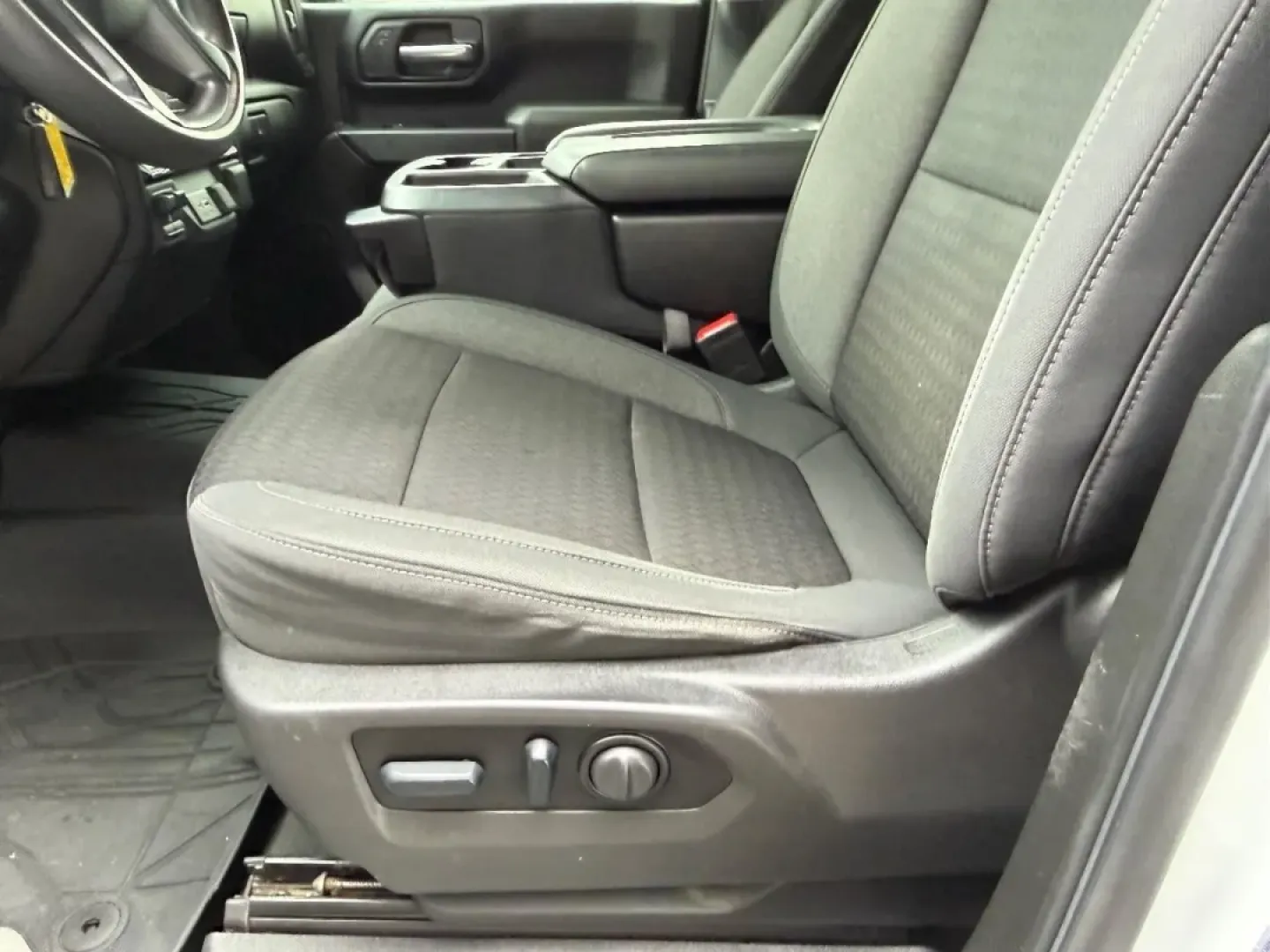 2022 /Jet Black Cloth Chevrolet Silverado 2500HD Custom (2GC4YME70N1) with an 6.6L V8 engine, located at 141 Commercial Dr, Fredericktown, MO, 63645, (573) 783-6432, 37.570087, -90.320648 - Are you ready to elevate your adventures and transform your daily commutes? Introducing the 2022 Chevrolet Silverado 2500HD, a robust truck designed for those who demand power, capability, and versatility without compromising on comfort. At Pettus Ford Fredericktown, your trusted OEM dealership loca - Photo#16