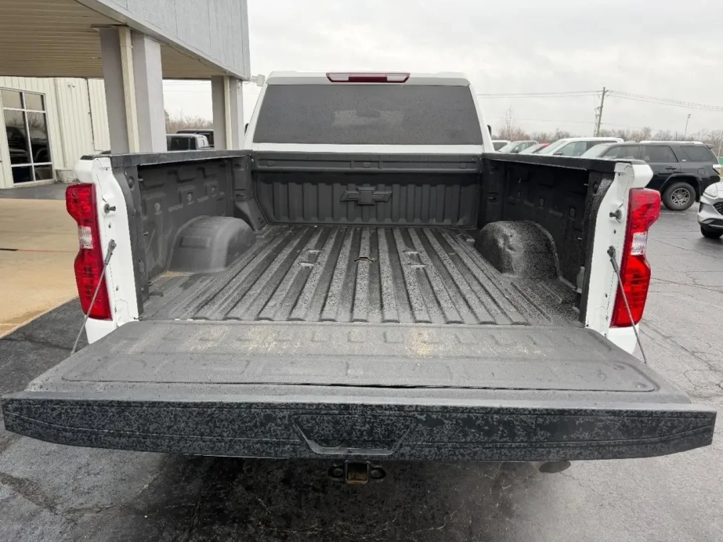 2022 /Jet Black Cloth Chevrolet Silverado 2500HD Custom (2GC4YME70N1) with an 6.6L V8 engine, located at 141 Commercial Dr, Fredericktown, MO, 63645, (573) 783-6432, 37.570087, -90.320648 - Are you ready to elevate your adventures and transform your daily commutes? Introducing the 2022 Chevrolet Silverado 2500HD, a robust truck designed for those who demand power, capability, and versatility without compromising on comfort. At Pettus Ford Fredericktown, your trusted OEM dealership loca - Photo#4