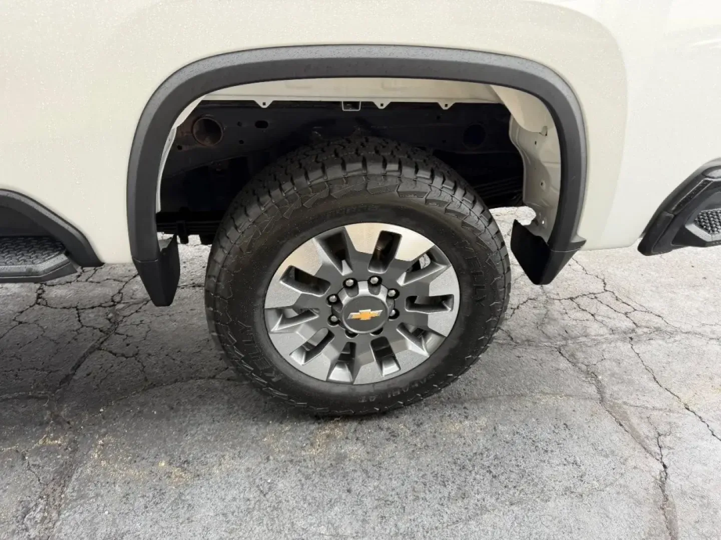 2022 /Jet Black Cloth Chevrolet Silverado 2500HD Custom (2GC4YME70N1) with an 6.6L V8 engine, located at 141 Commercial Dr, Fredericktown, MO, 63645, (573) 783-6432, 37.570087, -90.320648 - Are you ready to elevate your adventures and transform your daily commutes? Introducing the 2022 Chevrolet Silverado 2500HD, a robust truck designed for those who demand power, capability, and versatility without compromising on comfort. At Pettus Ford Fredericktown, your trusted OEM dealership loca - Photo#5