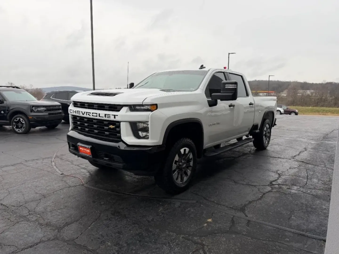 2022 /Jet Black Cloth Chevrolet Silverado 2500HD Custom (2GC4YME70N1) with an 6.6L V8 engine, located at 141 Commercial Dr, Fredericktown, MO, 63645, (573) 783-6432, 37.570087, -90.320648 - Are you ready to elevate your adventures and transform your daily commutes? Introducing the 2022 Chevrolet Silverado 2500HD, a robust truck designed for those who demand power, capability, and versatility without compromising on comfort. At Pettus Ford Fredericktown, your trusted OEM dealership loca - Photo#6