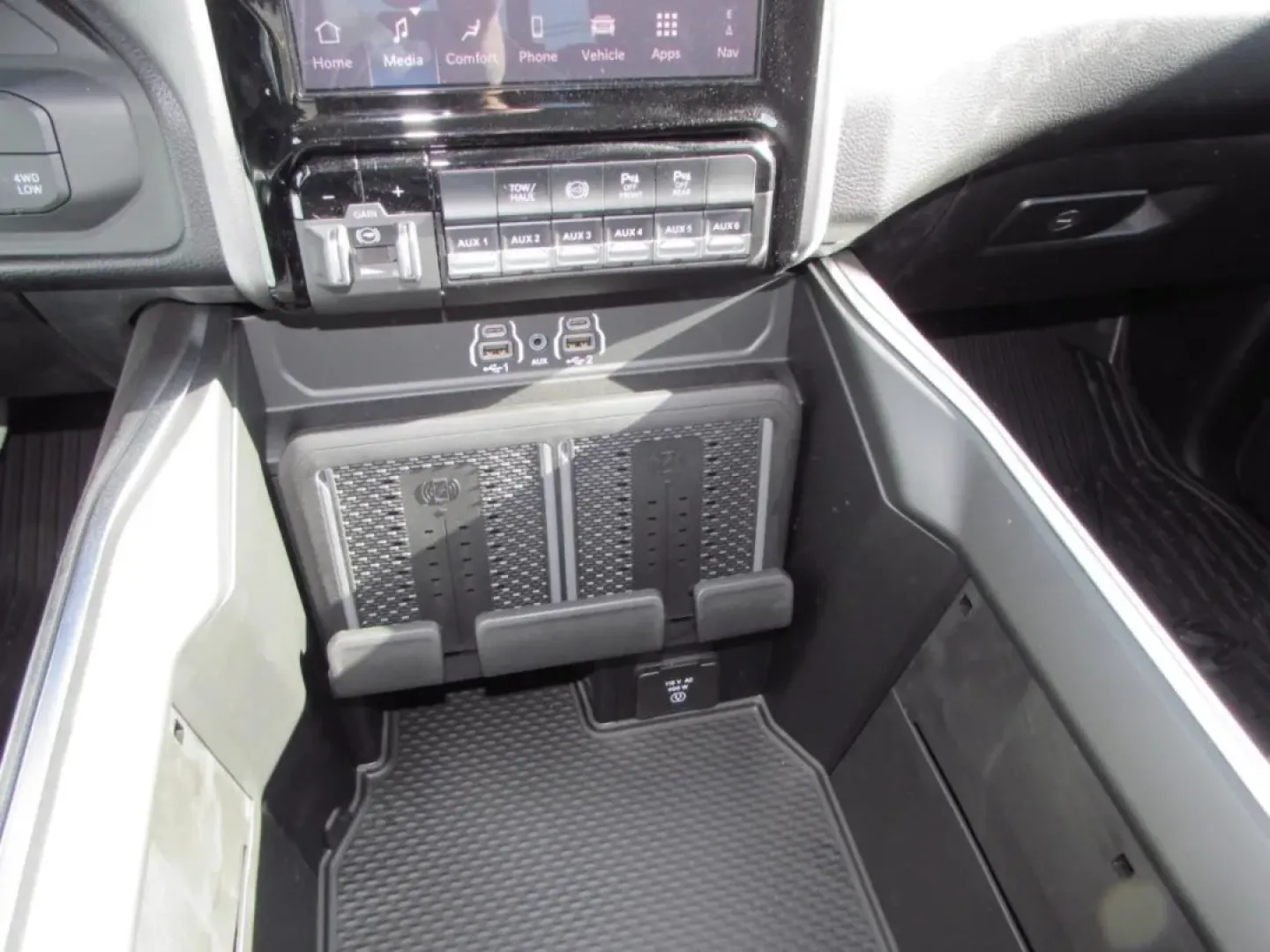 2026 /Black Ram 2500 Big Horn (3C63R5DL6TG) with an Other engine, located at 12830 Highway 21, De Soto, MO, 63020, (636) 337-7777, 38.153099, -90.573624 - **Conquer Every Adventure with the 2026 Ram 2500 Big Horn Your Ultimate Truck Awaits!**<br /> <br /> Are you ready to elevate your lifestyle with a vehicle that perfectly balances power, comfort, and versatility? The 2026 Ram 2500 Big Horn is designed for those who demand more from their ride-wheth - Photo#28