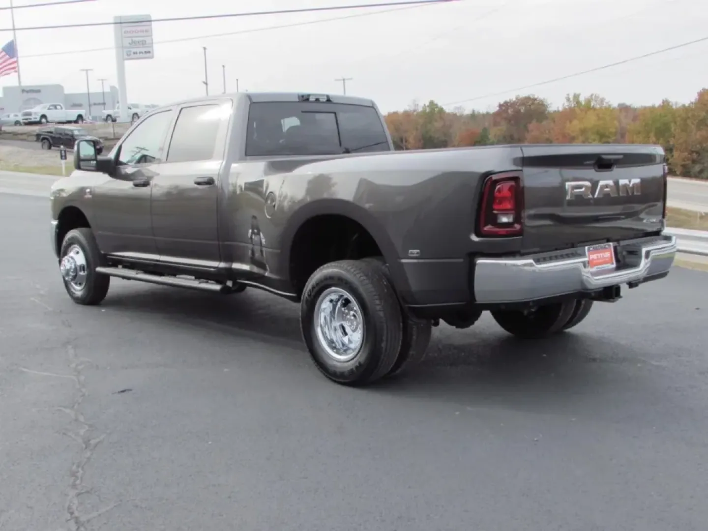 2026 /Black Ram 3500 Tradesman (3C63RRGLXTG) with an Other engine, located at 12830 Highway 21, De Soto, MO, 63020, (636) 337-7777, 38.153099, -90.573624 - **Unleash Your Adventure with the 2026 Ram 3500 Tradesman at Pettus CDJR DeSoto!**<br /> <br /> Are you ready to elevate your daily drive and tackle your weekend adventures with unrivaled power and performance? Look no further than the stunning 2026 Ram 3500 Tradesman, now available at Pettus CDJR D - Photo#4