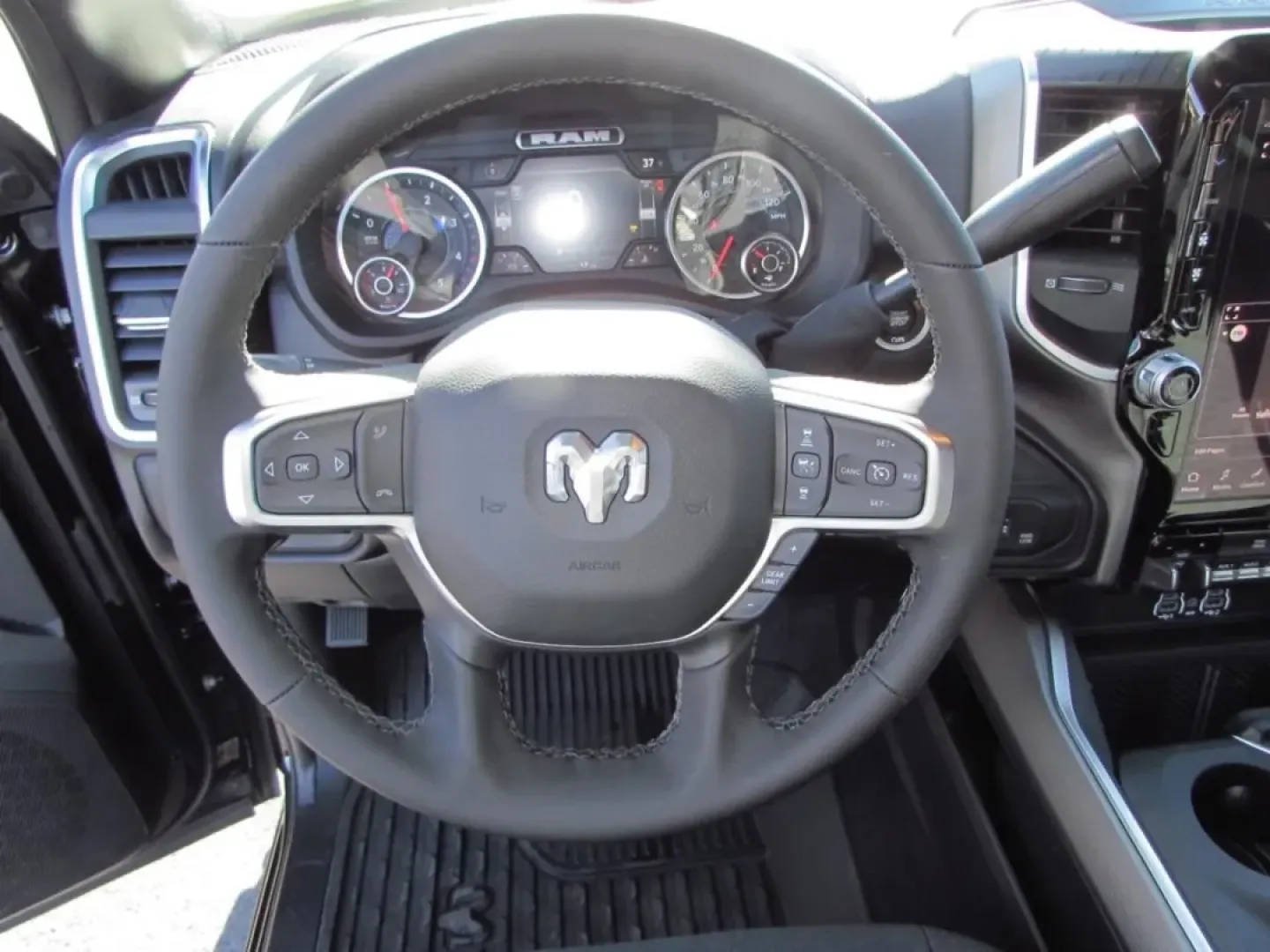 2026 /Black Ram 3500 Big Horn (3C63RRHL1TG) with an Other engine, located at 12830 Highway 21, De Soto, MO, 63020, (636) 337-7777, 38.153099, -90.573624 - **Unleash Adventure with the 2026 Ram 3500 Big Horn Your Ultimate Workhorse!**<br /> <br /> Are you ready to elevate your lifestyle and tackle any challenge that comes your way? Whether you're a weekend warrior seeking thrilling adventures, a tradesperson needing reliable performance, or a growing - Photo#19