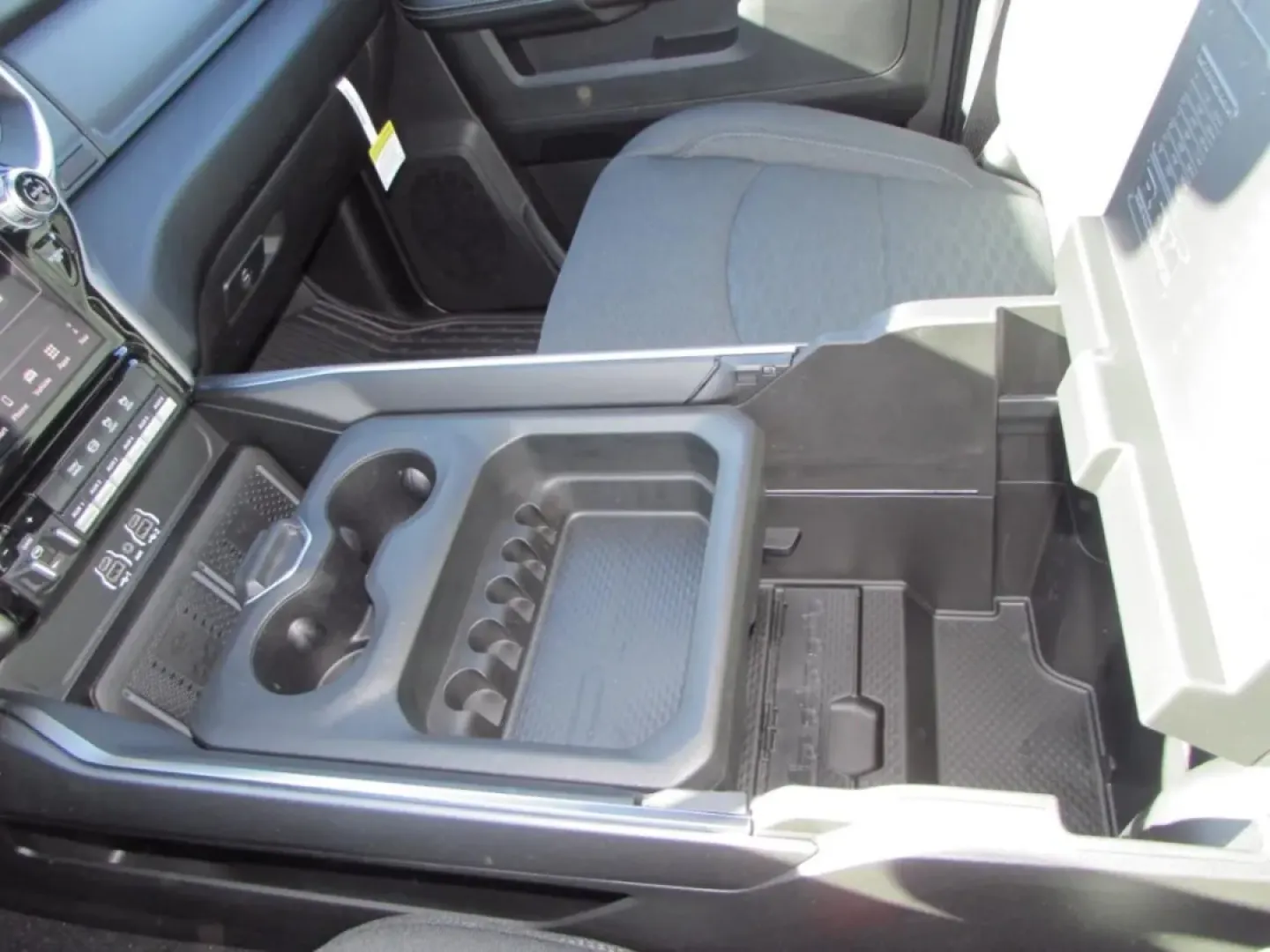 2026 /Black Ram 3500 Big Horn (3C63RRHL1TG) with an Other engine, located at 12830 Highway 21, De Soto, MO, 63020, (636) 337-7777, 38.153099, -90.573624 - **Unleash Adventure with the 2026 Ram 3500 Big Horn Your Ultimate Workhorse!**<br /> <br /> Are you ready to elevate your lifestyle and tackle any challenge that comes your way? Whether you're a weekend warrior seeking thrilling adventures, a tradesperson needing reliable performance, or a growing - Photo#28