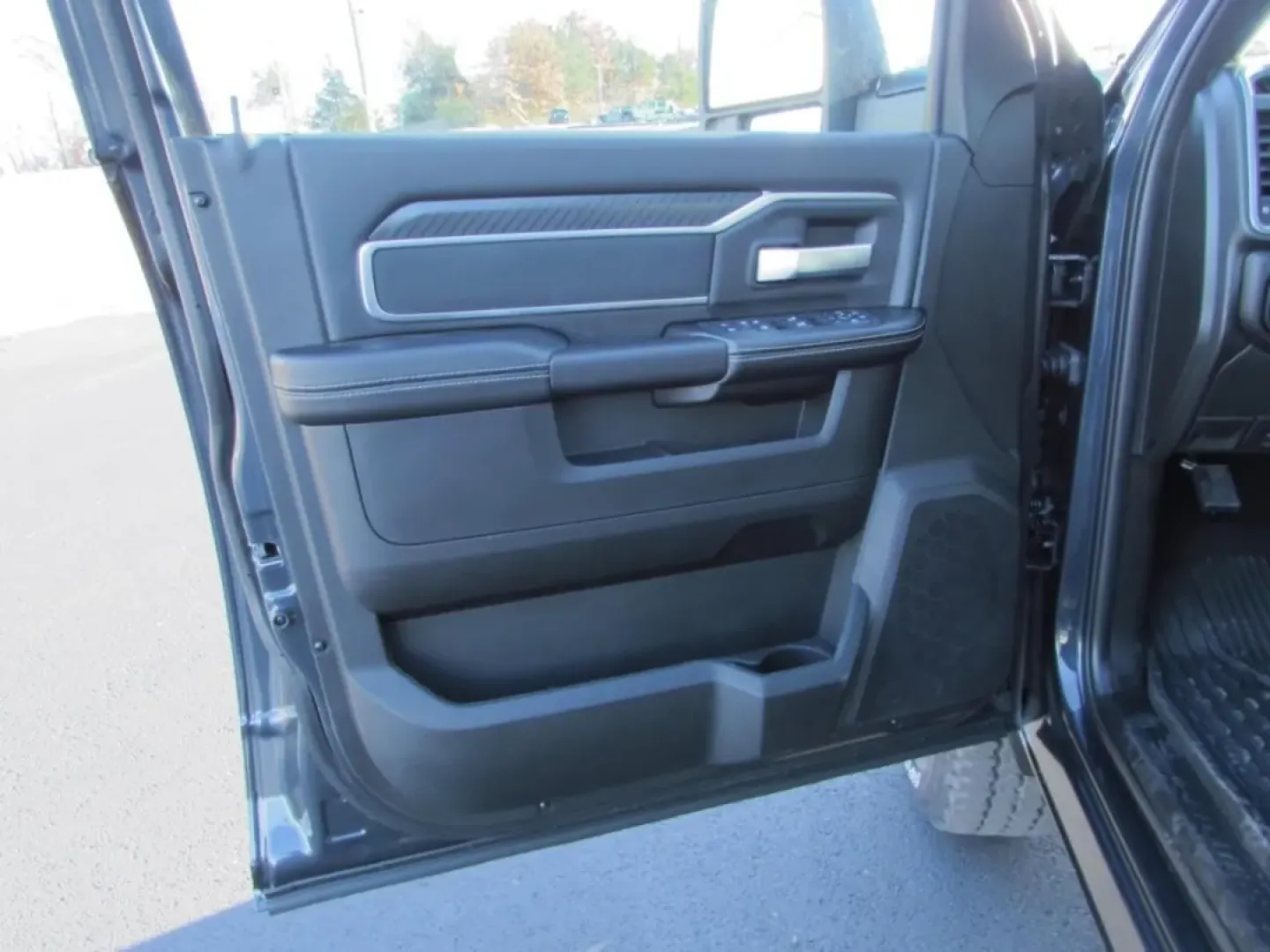 2026 /Black Ram 2500 Big Horn (3C6UR5DJ3TG) with an Other engine, located at 12830 Highway 21, De Soto, MO, 63020, (636) 337-7777, 38.153099, -90.573624 - Looking for a vehicle that can handle both your everyday needs and your weekend adventures? Look no further than the 2026 Ram 2500 Big Horn, available now at Pettus CDJR DeSoto, your trusted OEM dealership in De Soto, MO. With its robust capabilities, this truck is designed for those who crave depen - Photo#14