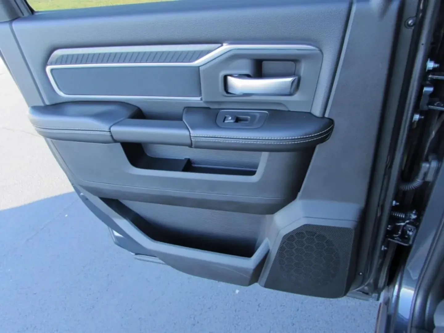 2026 /Black Ram 2500 Big Horn (3C6UR5DJ3TG) with an Other engine, located at 12830 Highway 21, De Soto, MO, 63020, (636) 337-7777, 38.153099, -90.573624 - Looking for a vehicle that can handle both your everyday needs and your weekend adventures? Look no further than the 2026 Ram 2500 Big Horn, available now at Pettus CDJR DeSoto, your trusted OEM dealership in De Soto, MO. With its robust capabilities, this truck is designed for those who crave depen - Photo#27